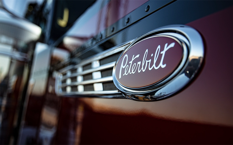 Peterbilt 389X Peterbilt_389_0A6A1492_1200x672_OH_v2