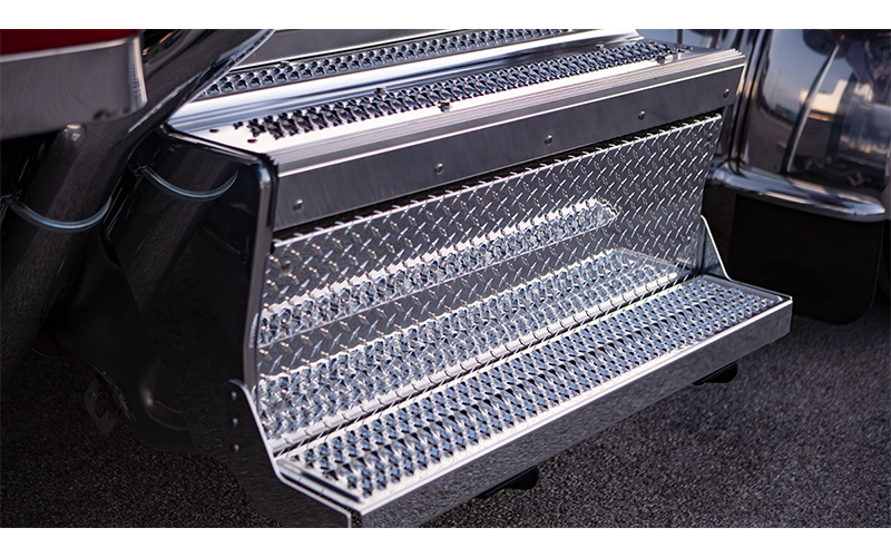 Peterbilt 389 - image 5 of 6