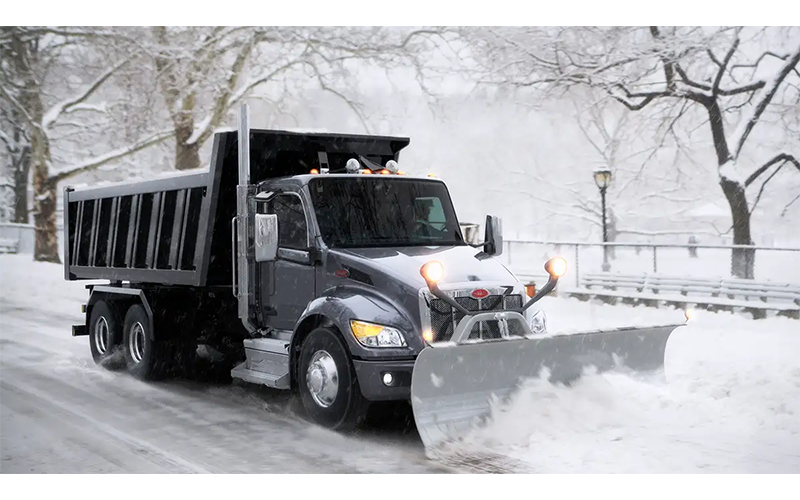 Peterbilt 389 Peterbilt_548_SnowPlow_1200x672_72DPI_MediumDuty