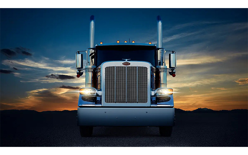 Peterbilt 589 Peterbilt_589_NightGlamorShot_Exterior