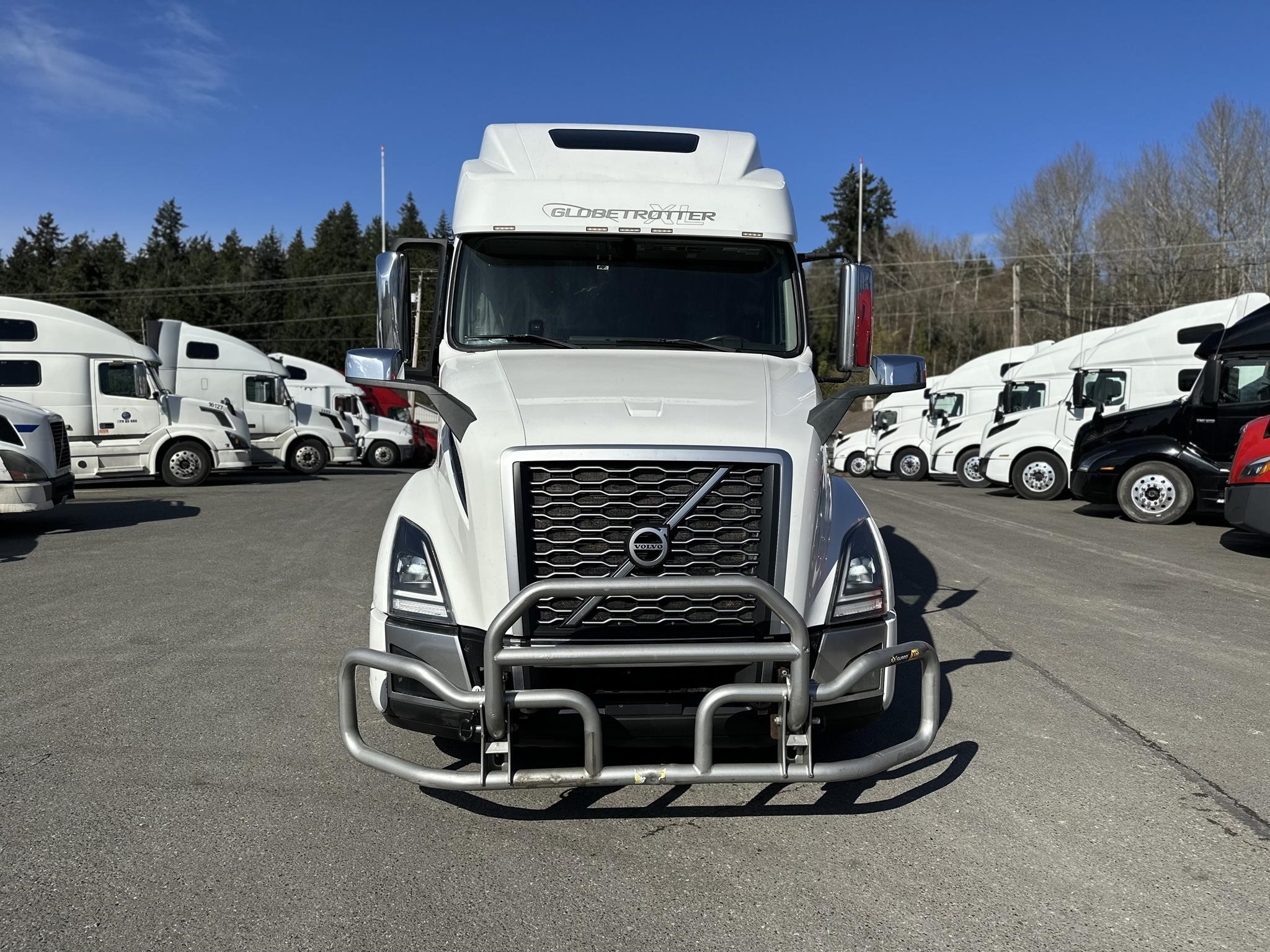 2021 VOLVO VNL64T860 - image 2 of 6