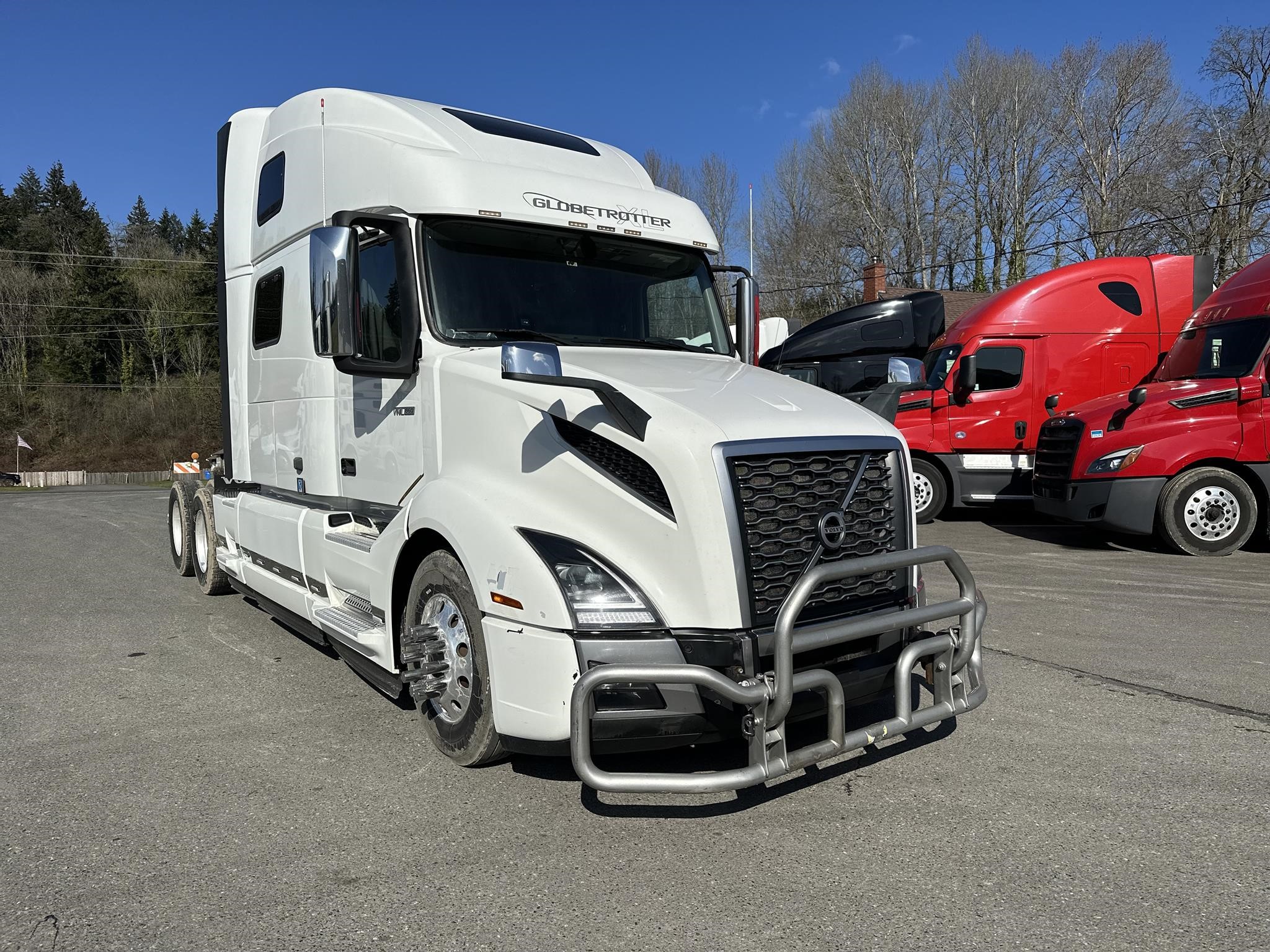 2021 VOLVO VNL64T860 - image 3 of 6