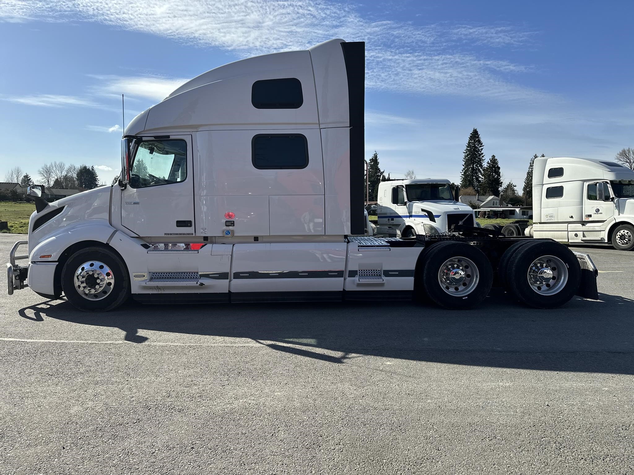 2021 VOLVO VNL64T860 - image 5 of 6