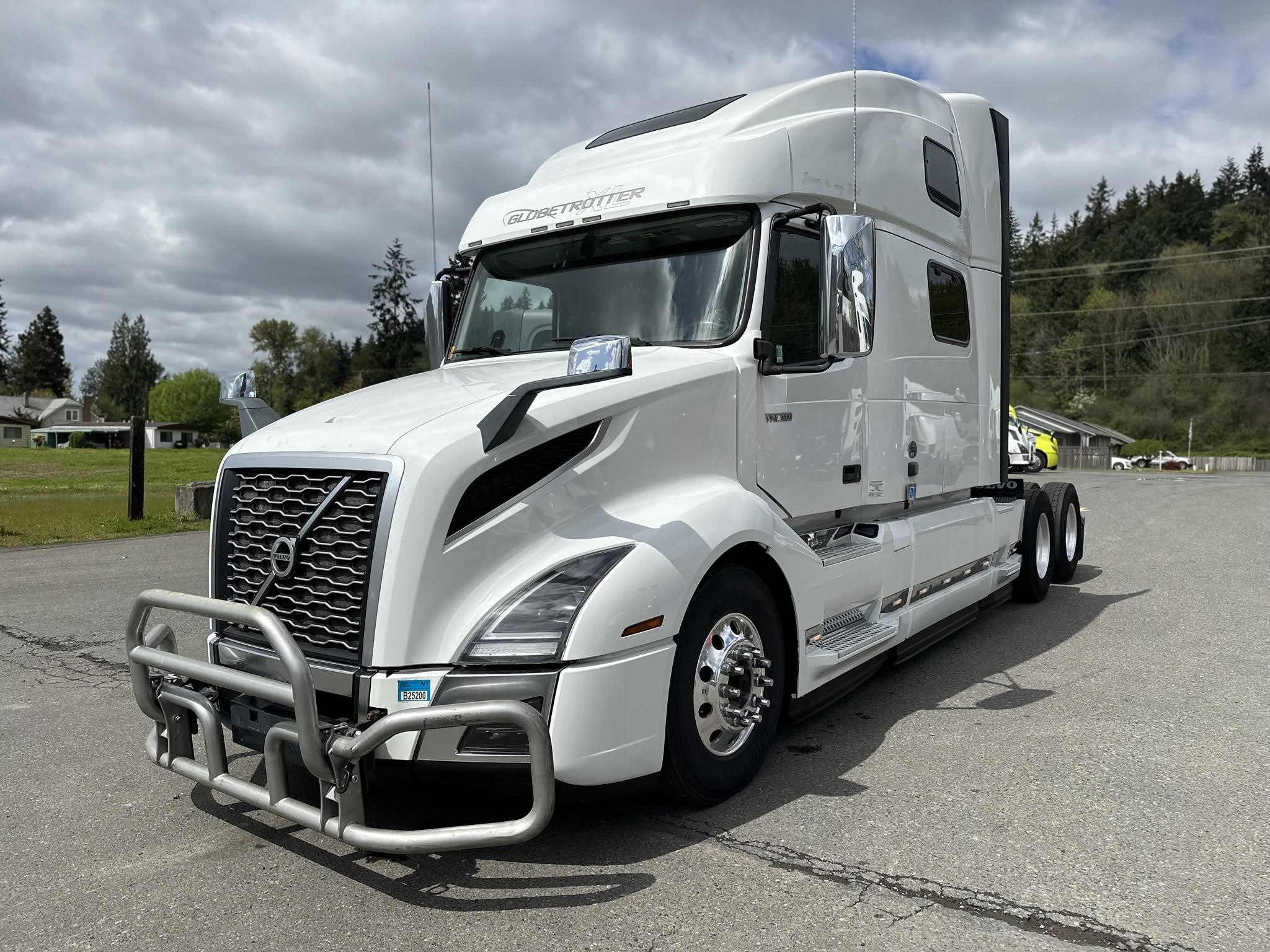 2021 VOLVO VNL64T860 - image 1 of 6