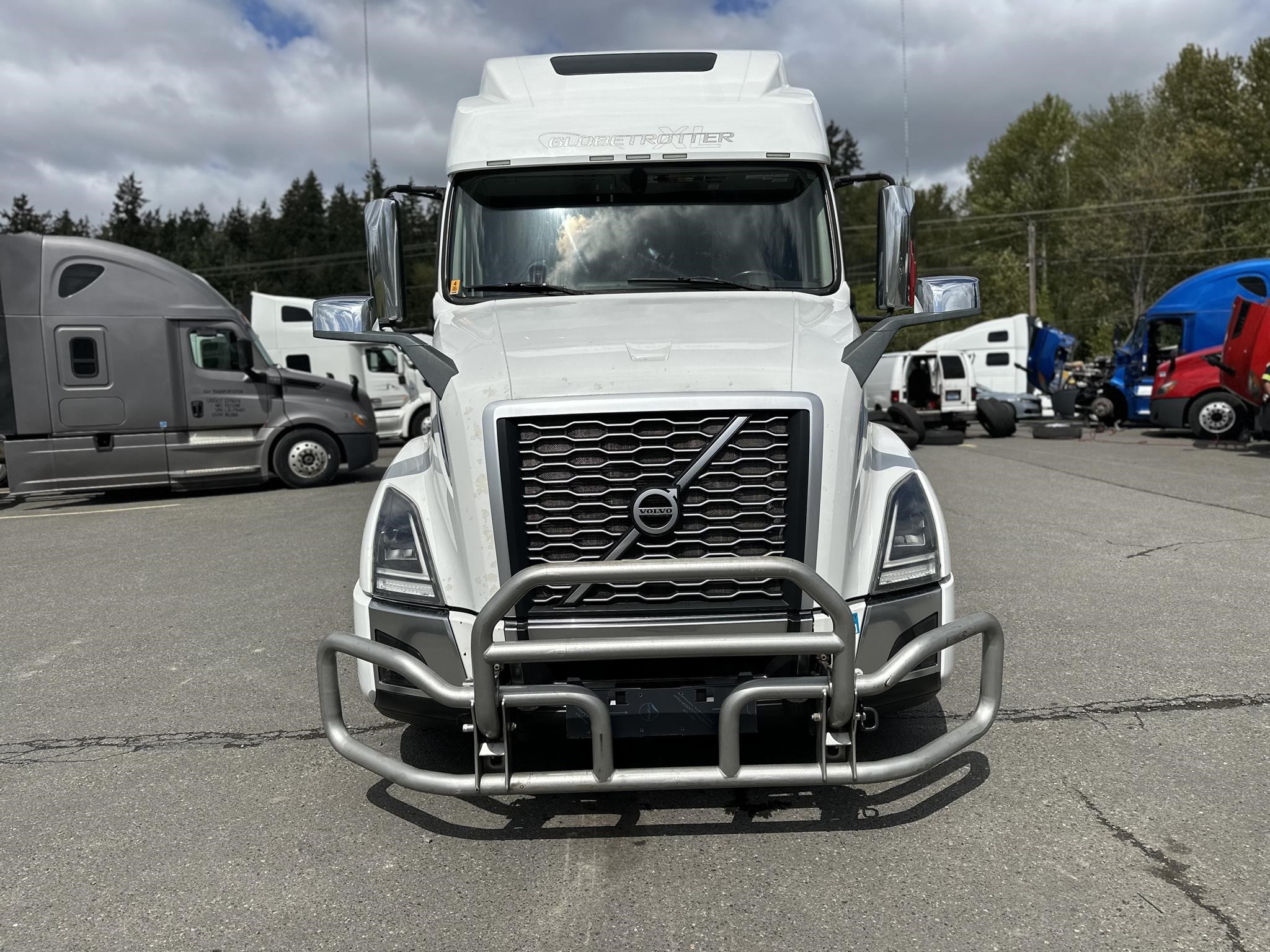 2021 VOLVO VNL64T860 - image 2 of 6