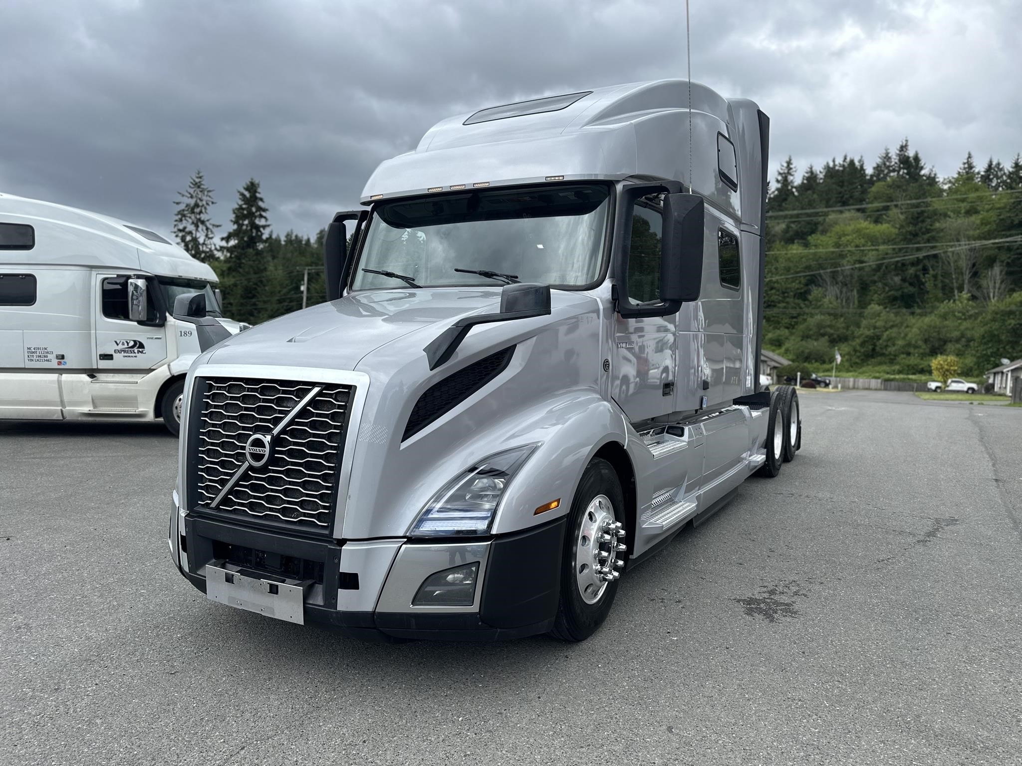 2019 VOLVO VNL64T860 - image 1 of 6