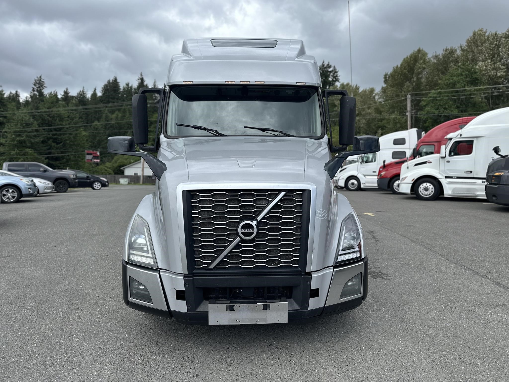 2019 VOLVO VNL64T860 - image 2 of 6