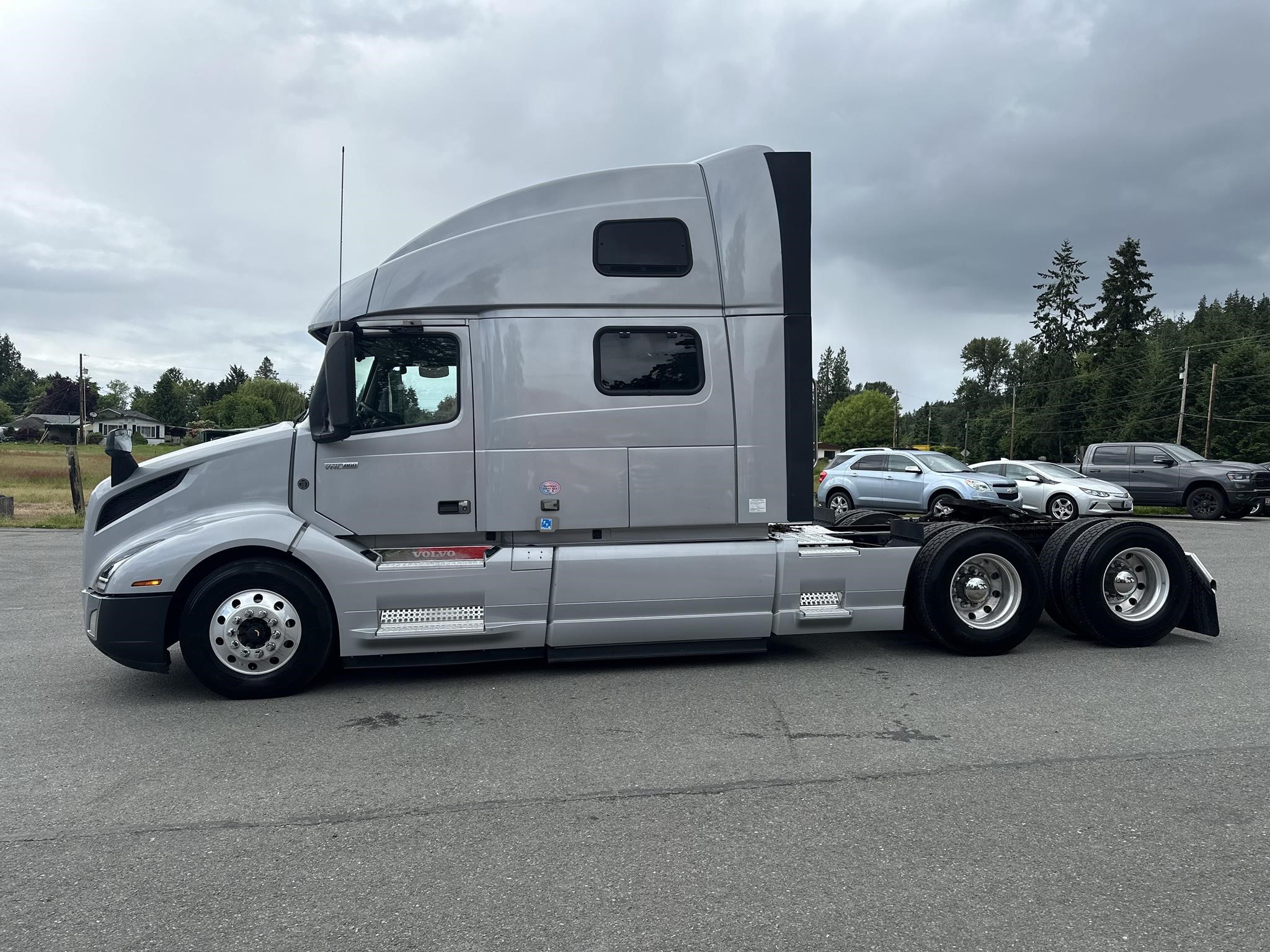 2019 VOLVO VNL64T860 - image 4 of 6