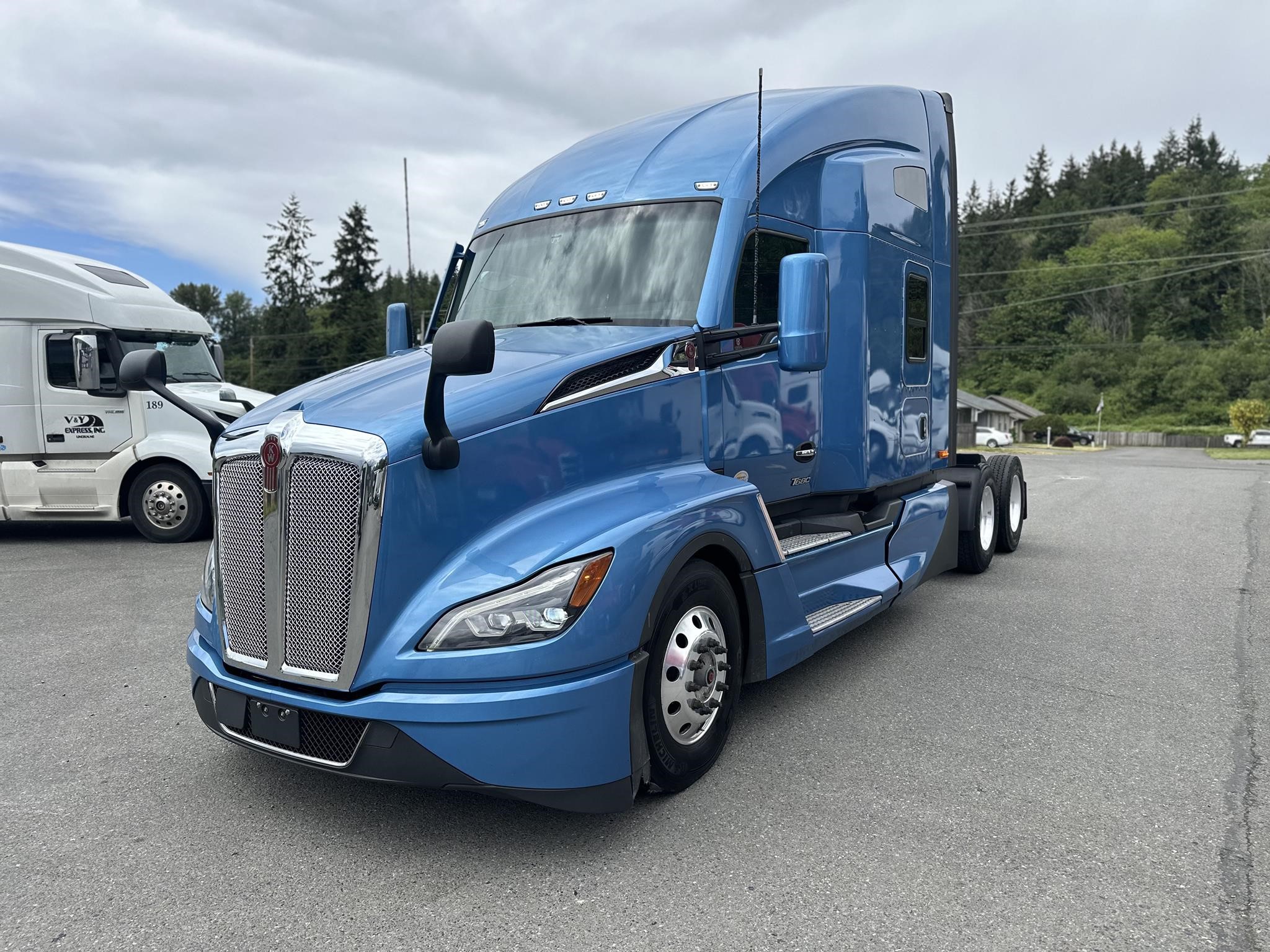 2022 KENWORTH T680 - image 1 of 6