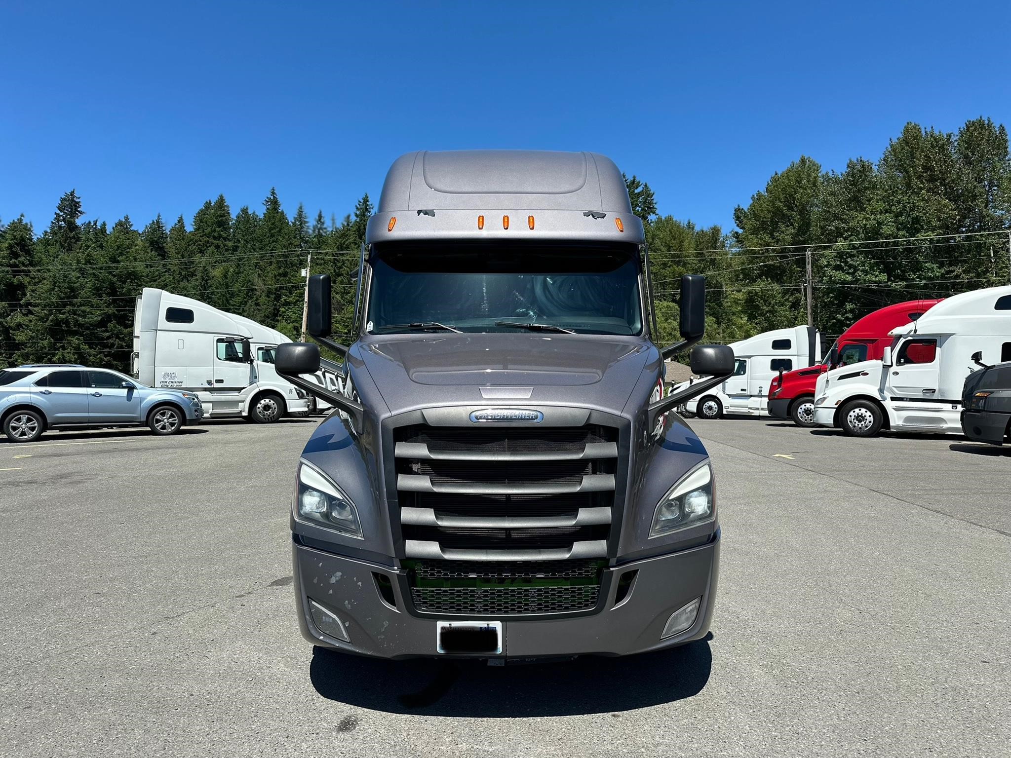 2022 FREIGHTLINER CASCADIA 126 - image 2 of 6
