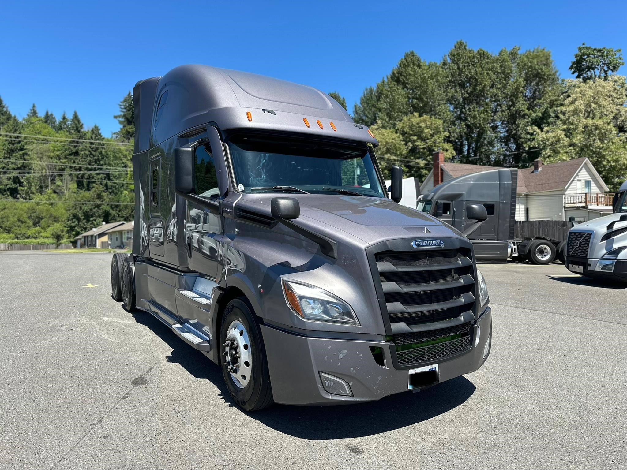 2022 FREIGHTLINER CASCADIA 126 - image 3 of 6