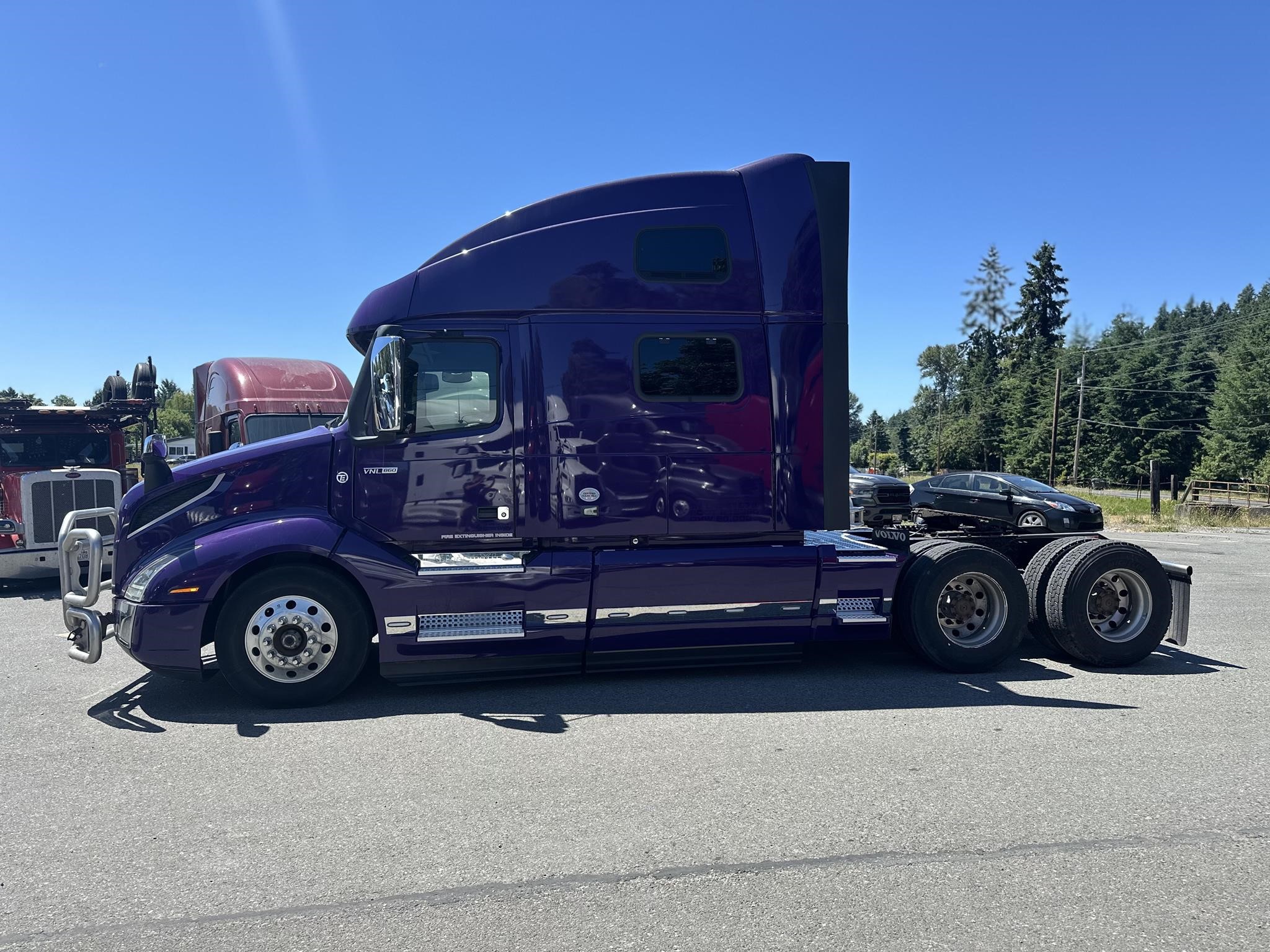 2020 VOLVO VNL64T860 - image 5 of 6