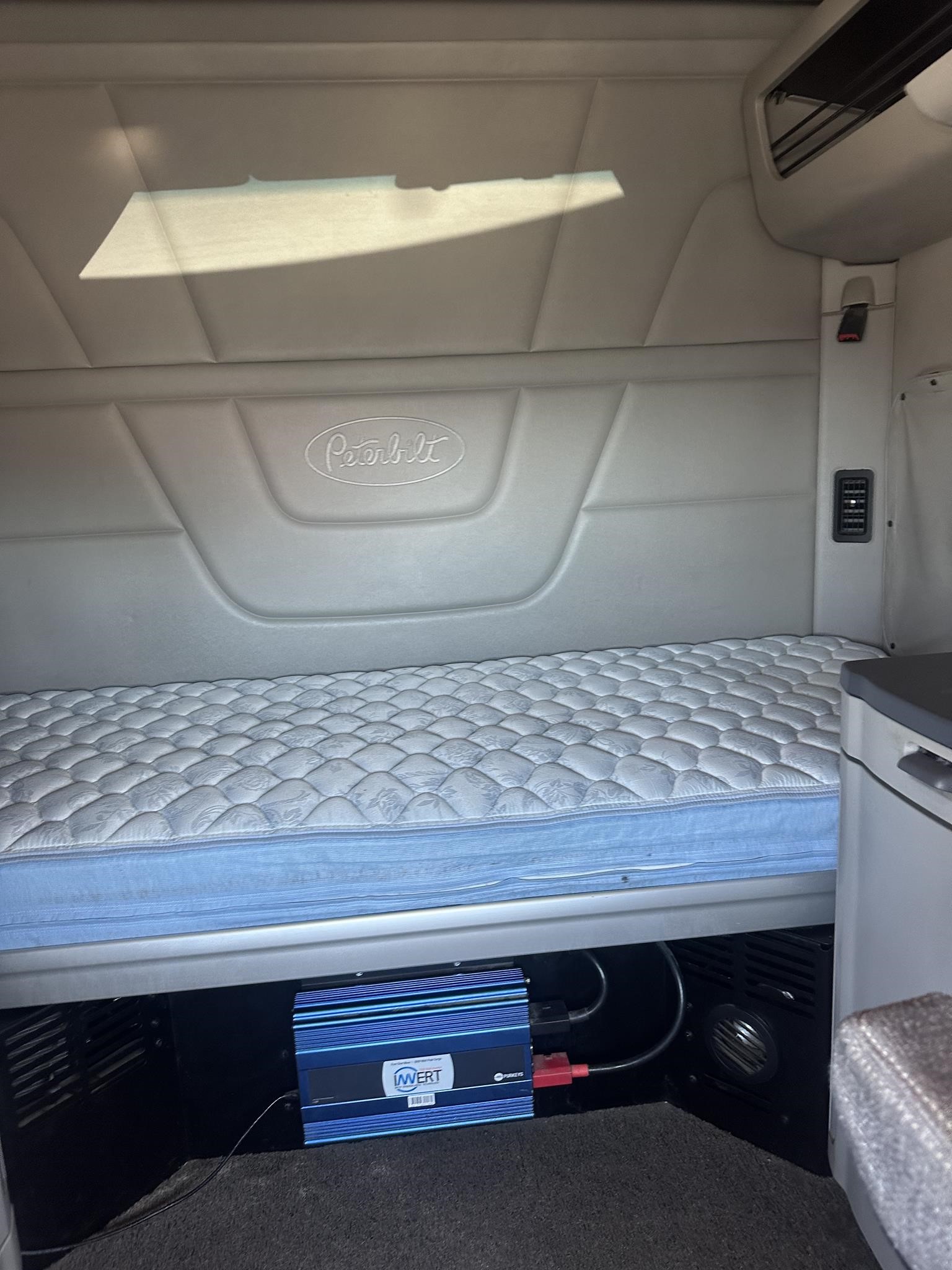 2018 PETERBILT 579 - image 5 of 6