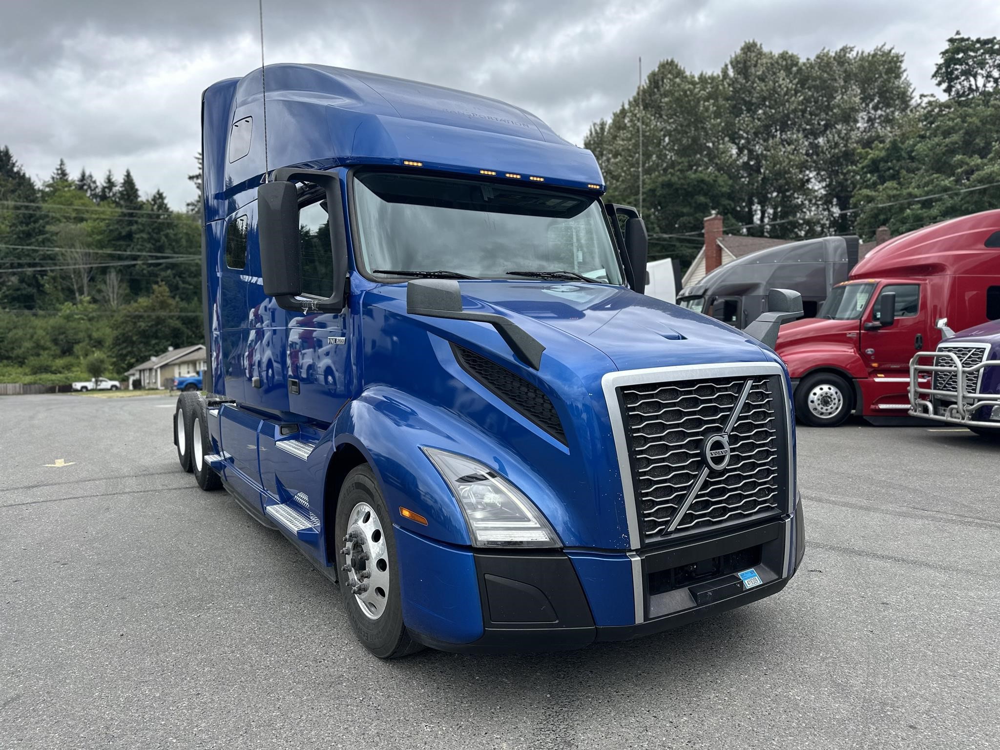 2021 VOLVO VNL64T760 - image 3 of 6