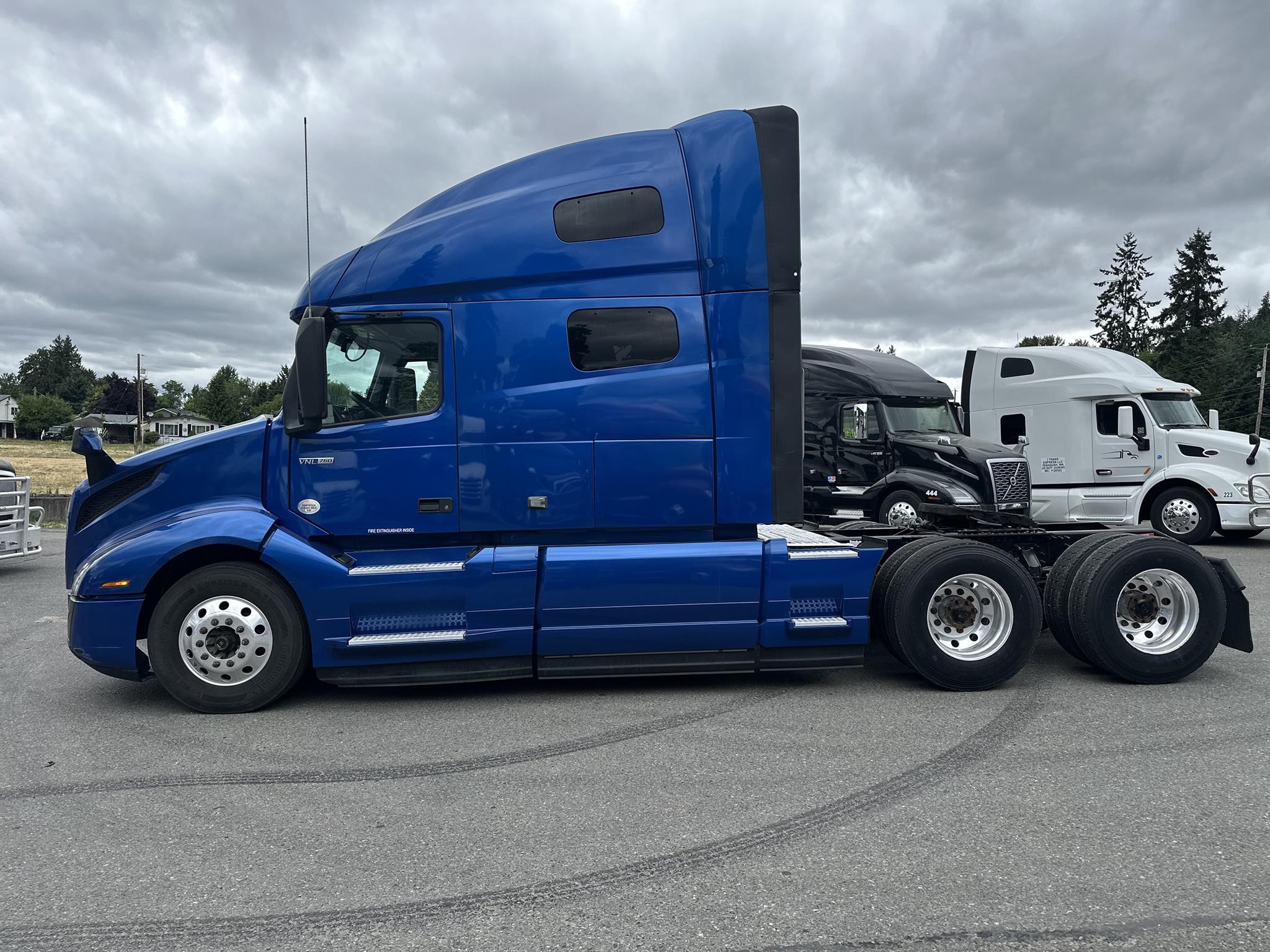 2021 VOLVO VNL64T760 - image 5 of 6