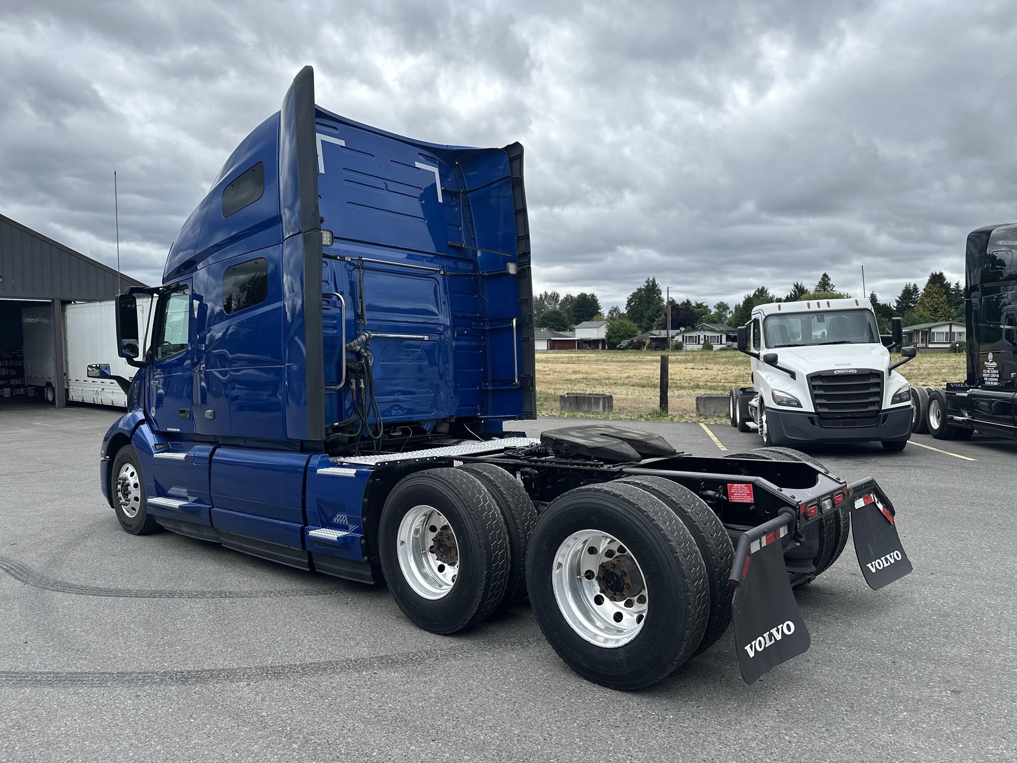 2021 VOLVO VNL64T760 - image 6 of 6