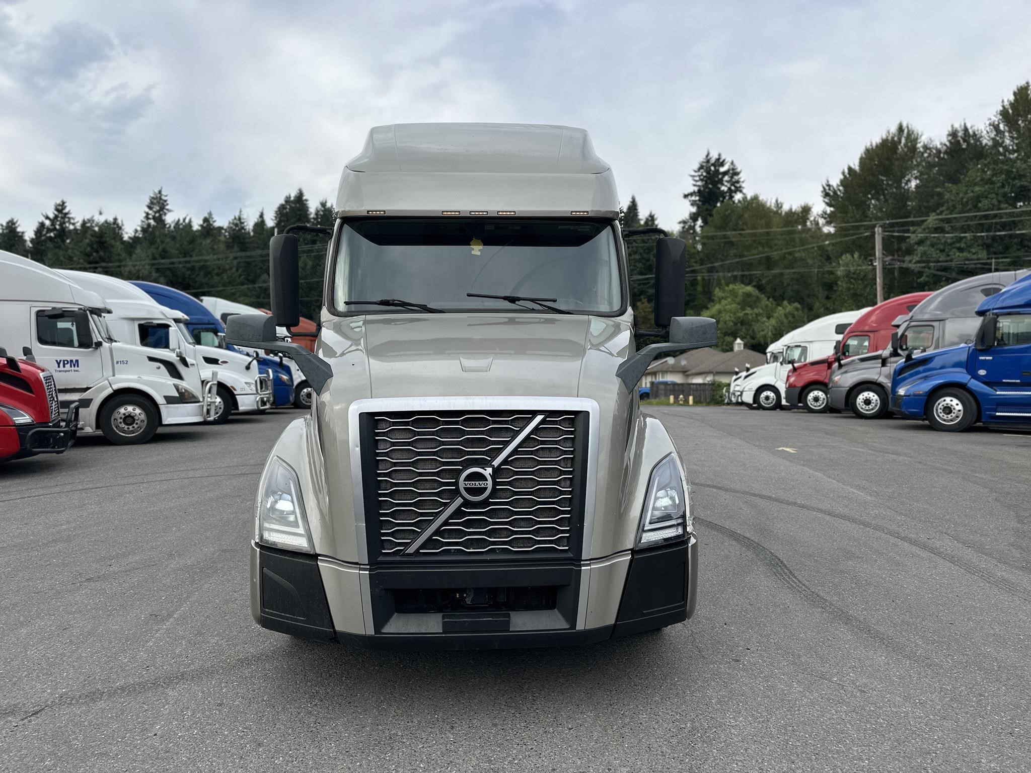 2020 VOLVO VNL64T760 - image 2 of 6