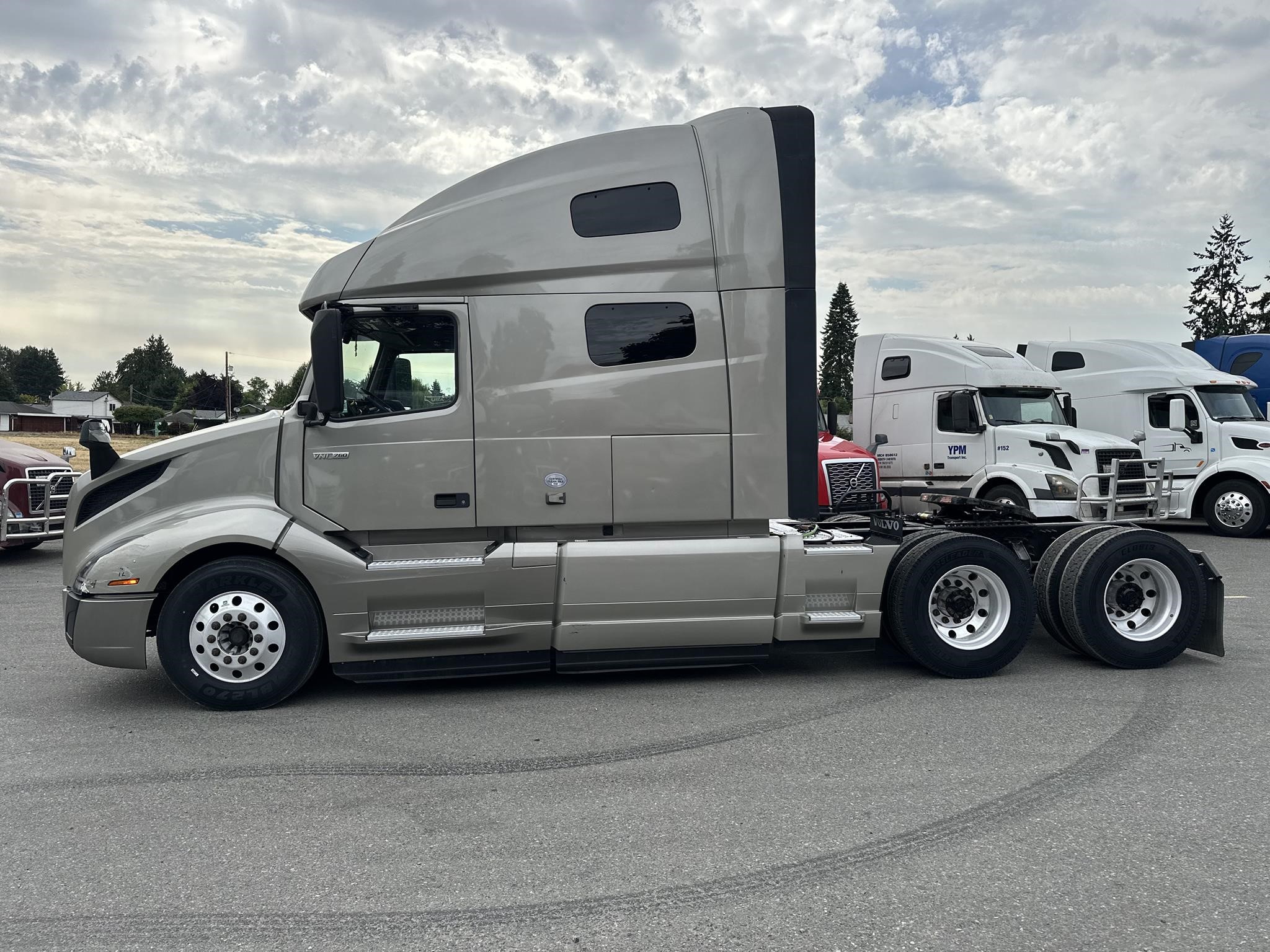2020 VOLVO VNL64T760 - image 5 of 6