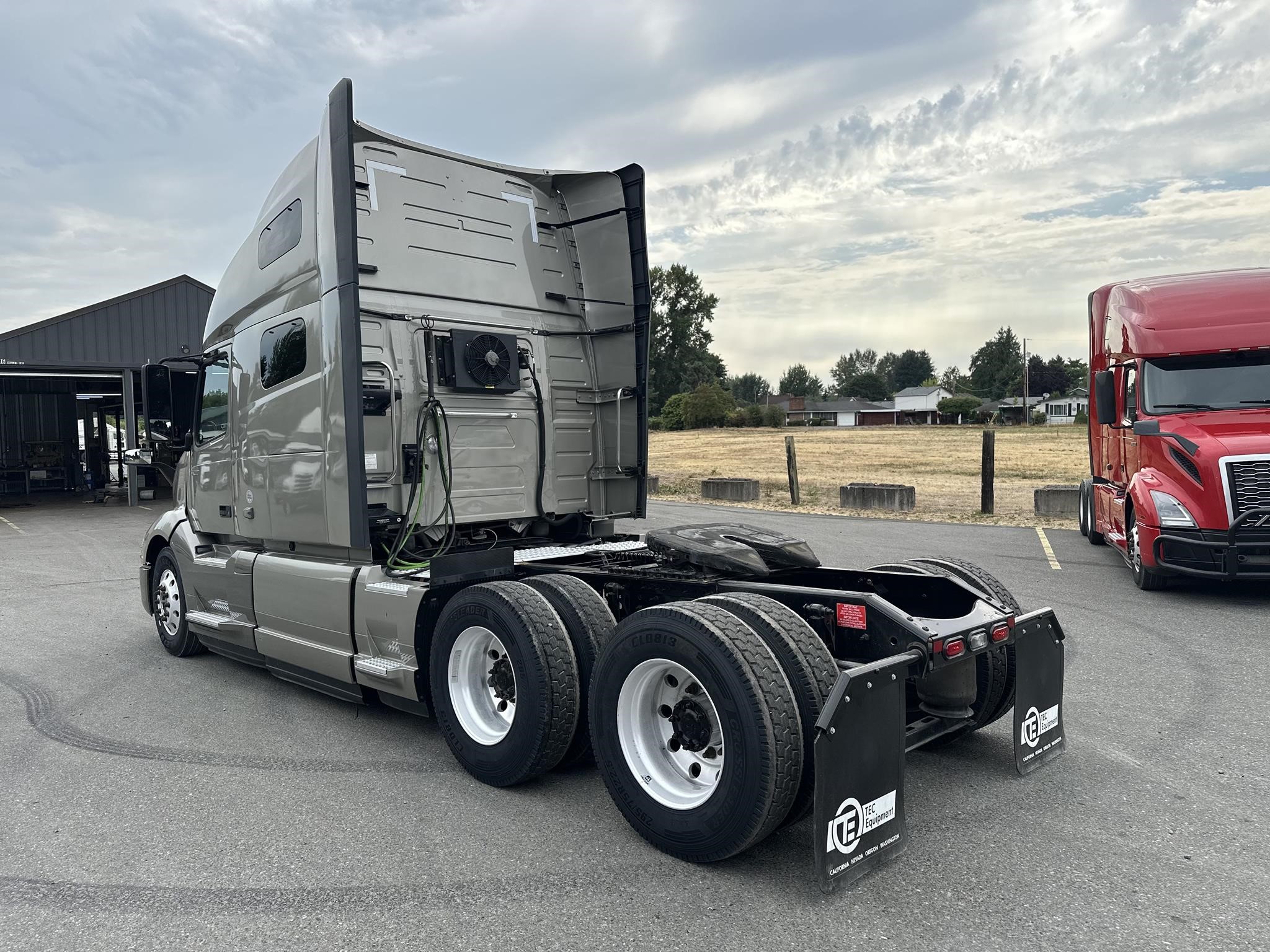 2020 VOLVO VNL64T760 - image 6 of 6