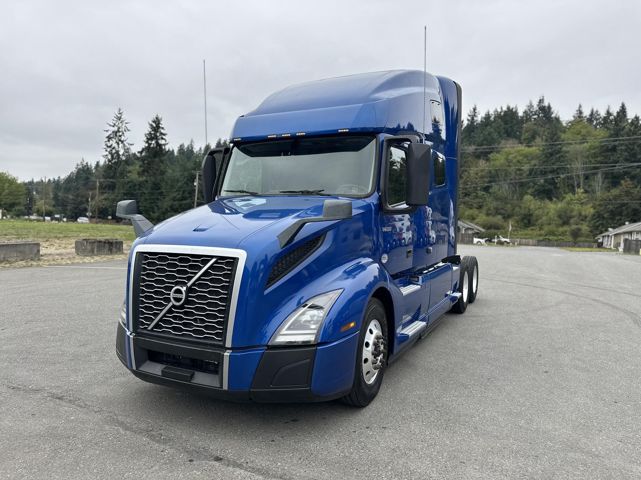 2021 VOLVO VNL64T760 - image 1 of 6