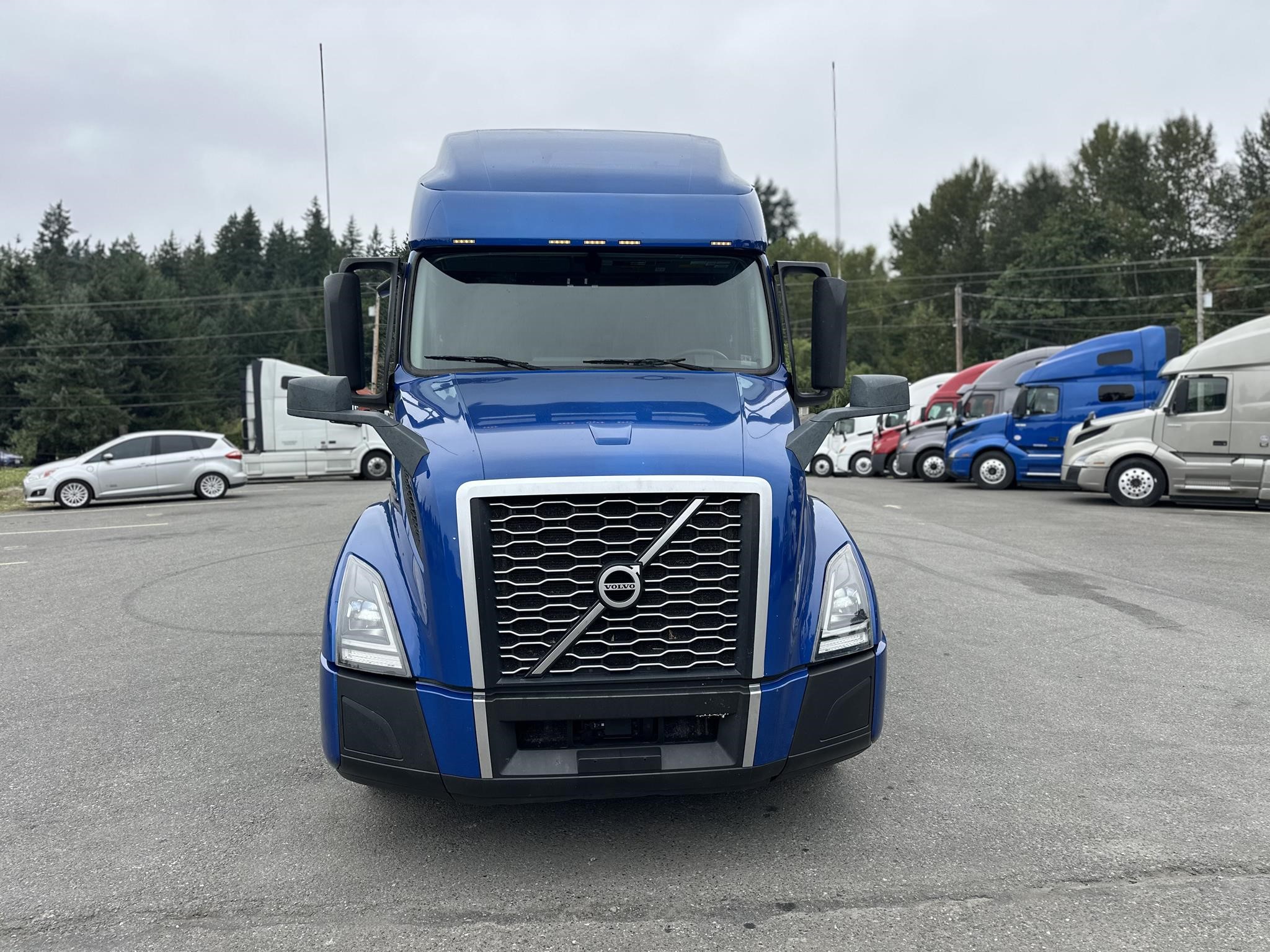 2021 VOLVO VNL64T760 - image 2 of 6