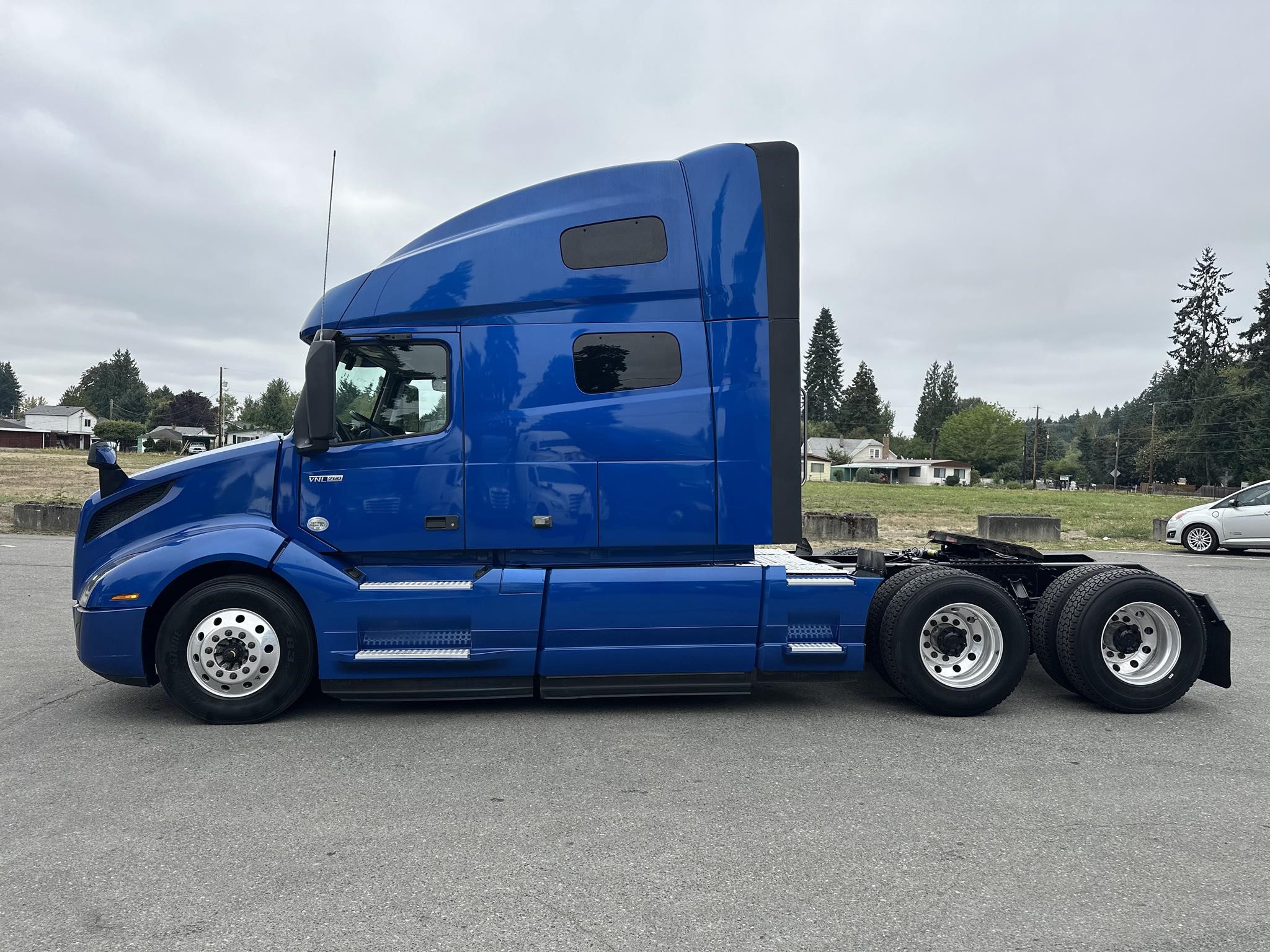 2021 VOLVO VNL64T760 - image 5 of 6