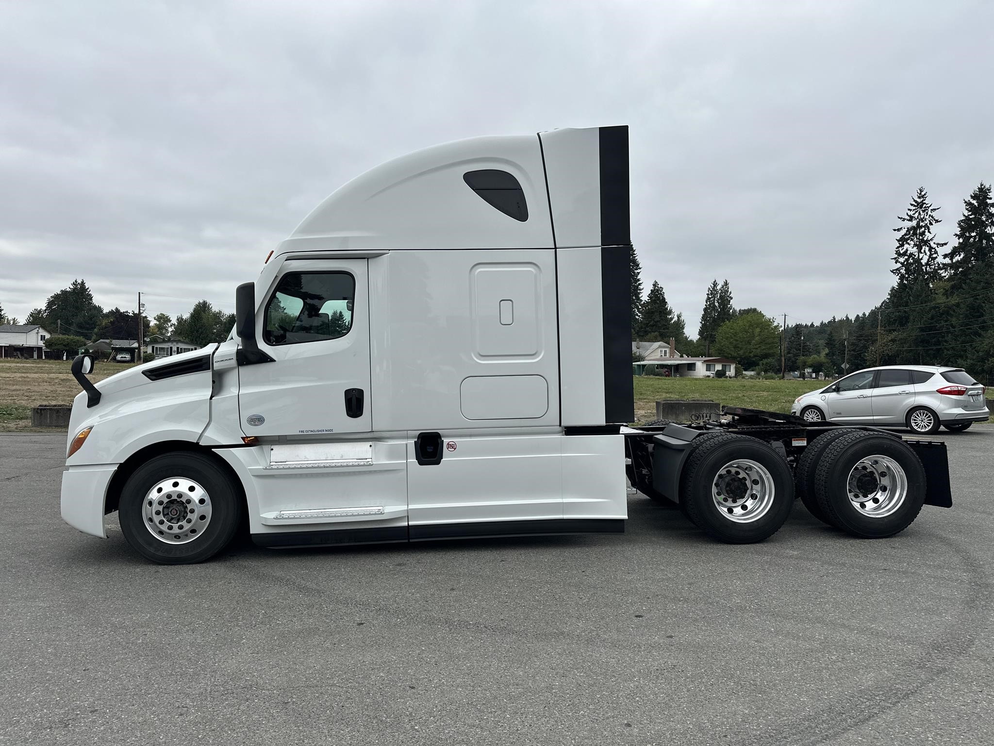 2021 FREIGHTLINER CASCADIA 126 - image 5 of 6