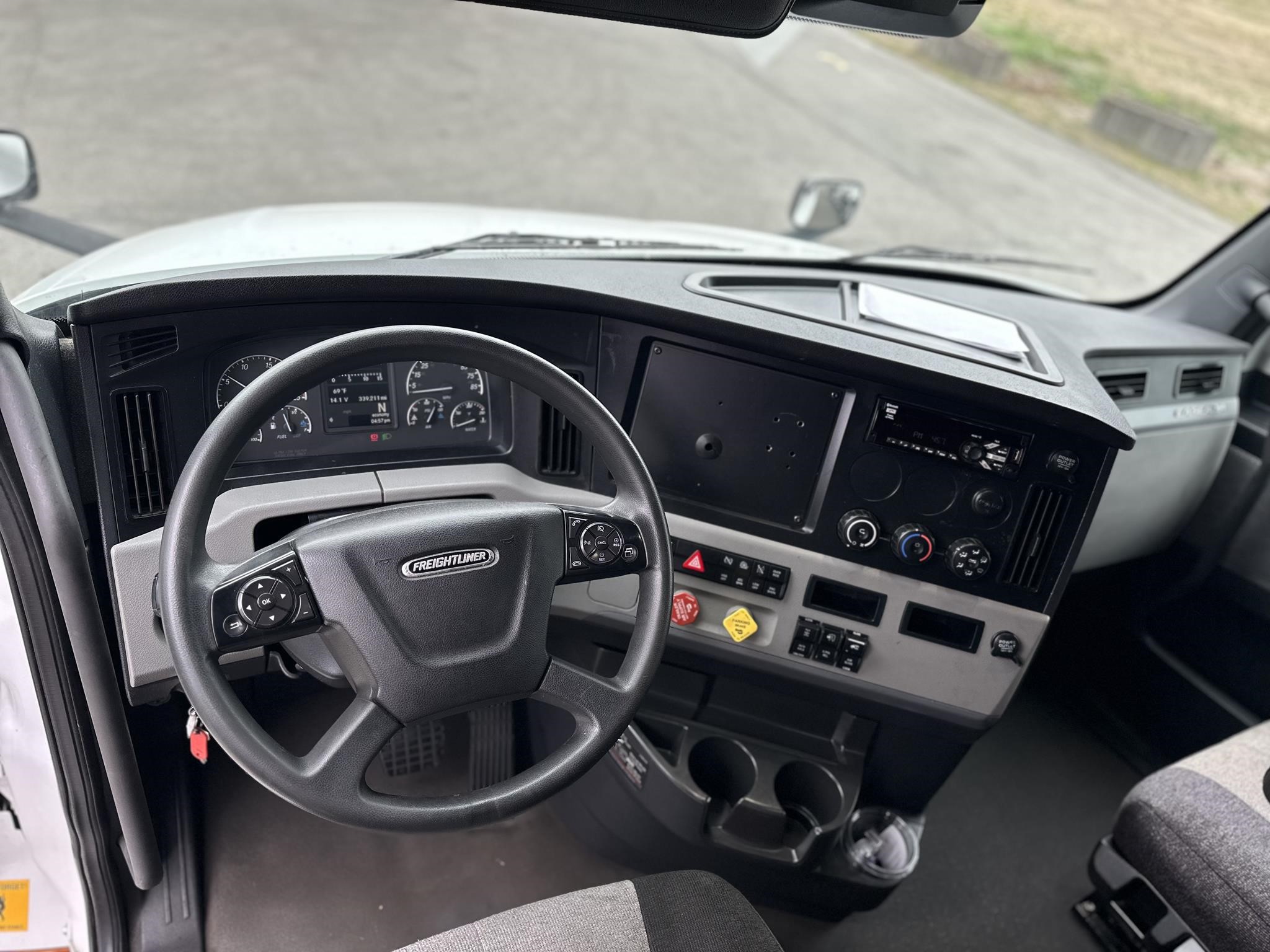 2021 FREIGHTLINER CASCADIA 126 10009411858 2021 FREIGHTLINER CASCADIA 126 10009411858