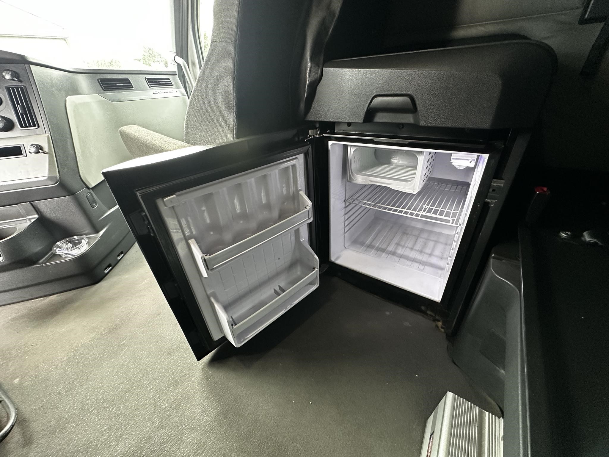 2021 FREIGHTLINER CASCADIA 126 10009411928 2021 FREIGHTLINER CASCADIA 126 10009411928