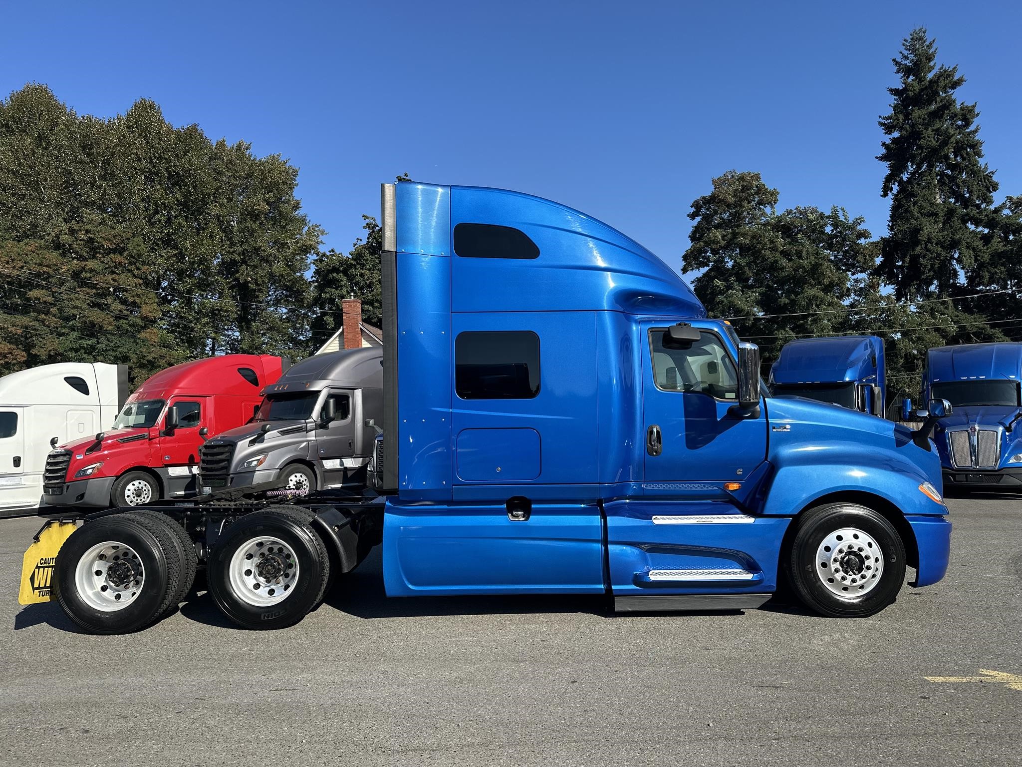 2020 INTERNATIONAL LT - image 4 of 5