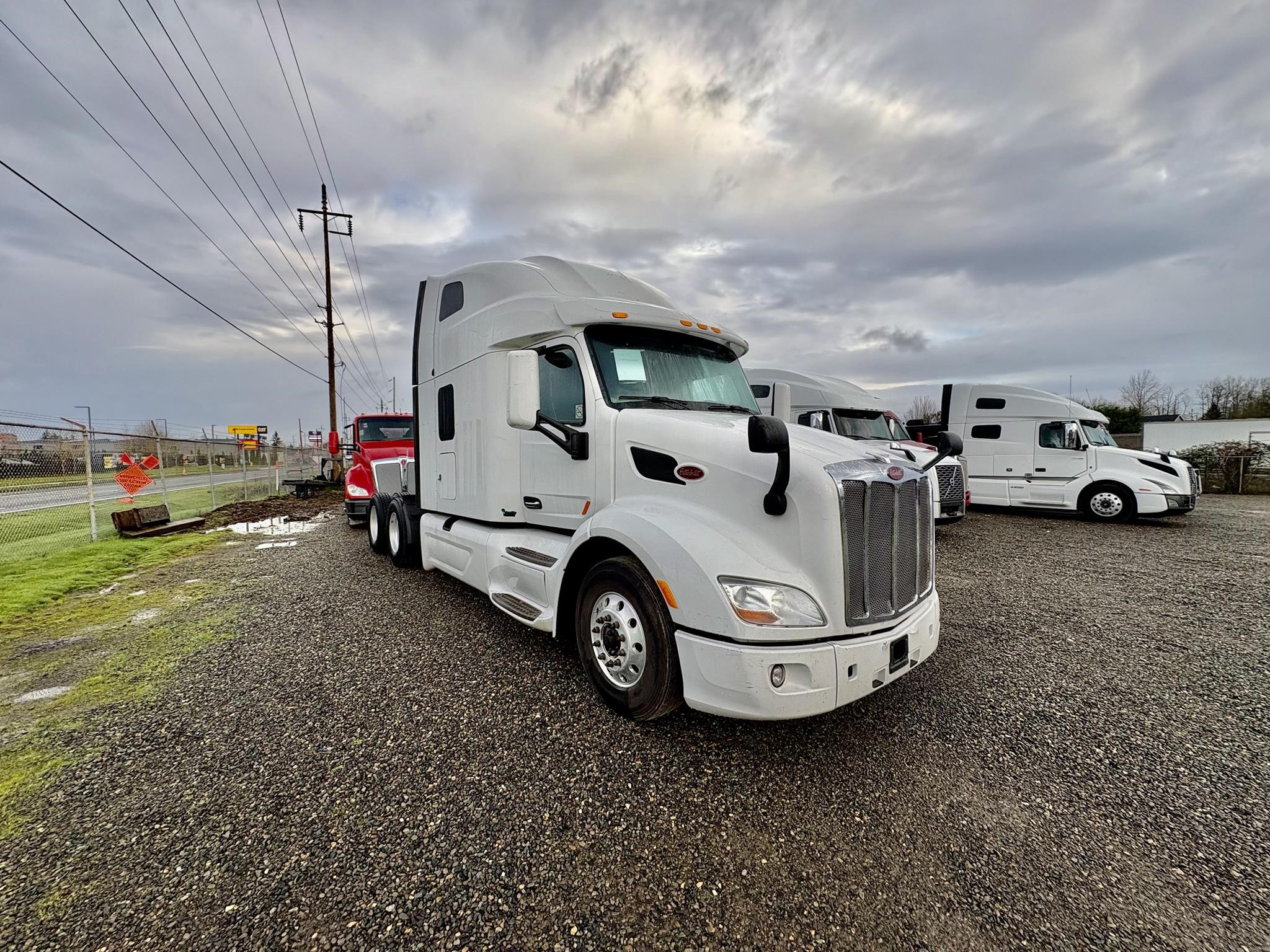 2019 PETERBILT 579 2019 PETERBILT 579 - image 2 of 6
