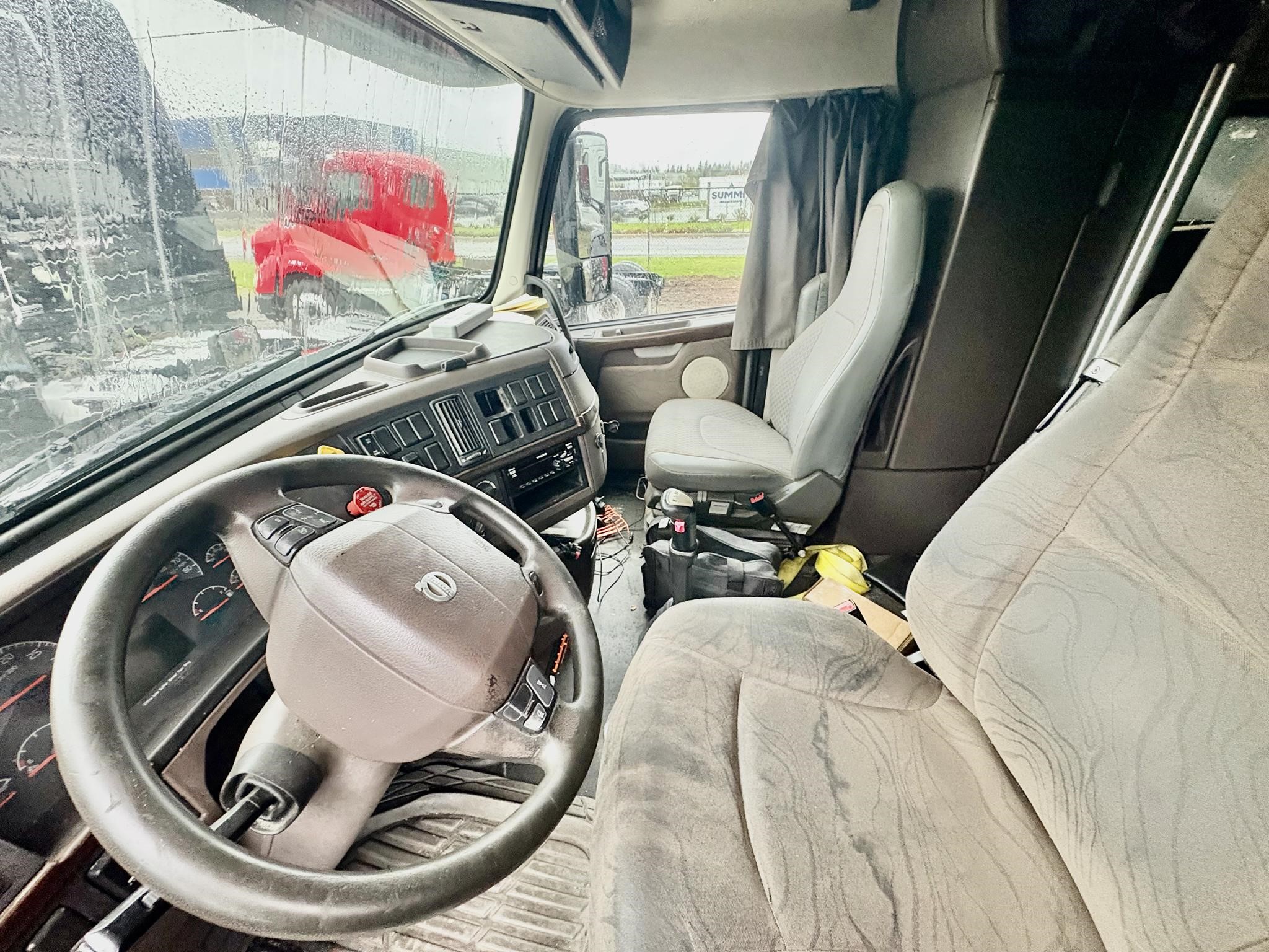 2017 VOLVO VNL64T780 2017 VOLVO VNL64T780 - image 5 of 6