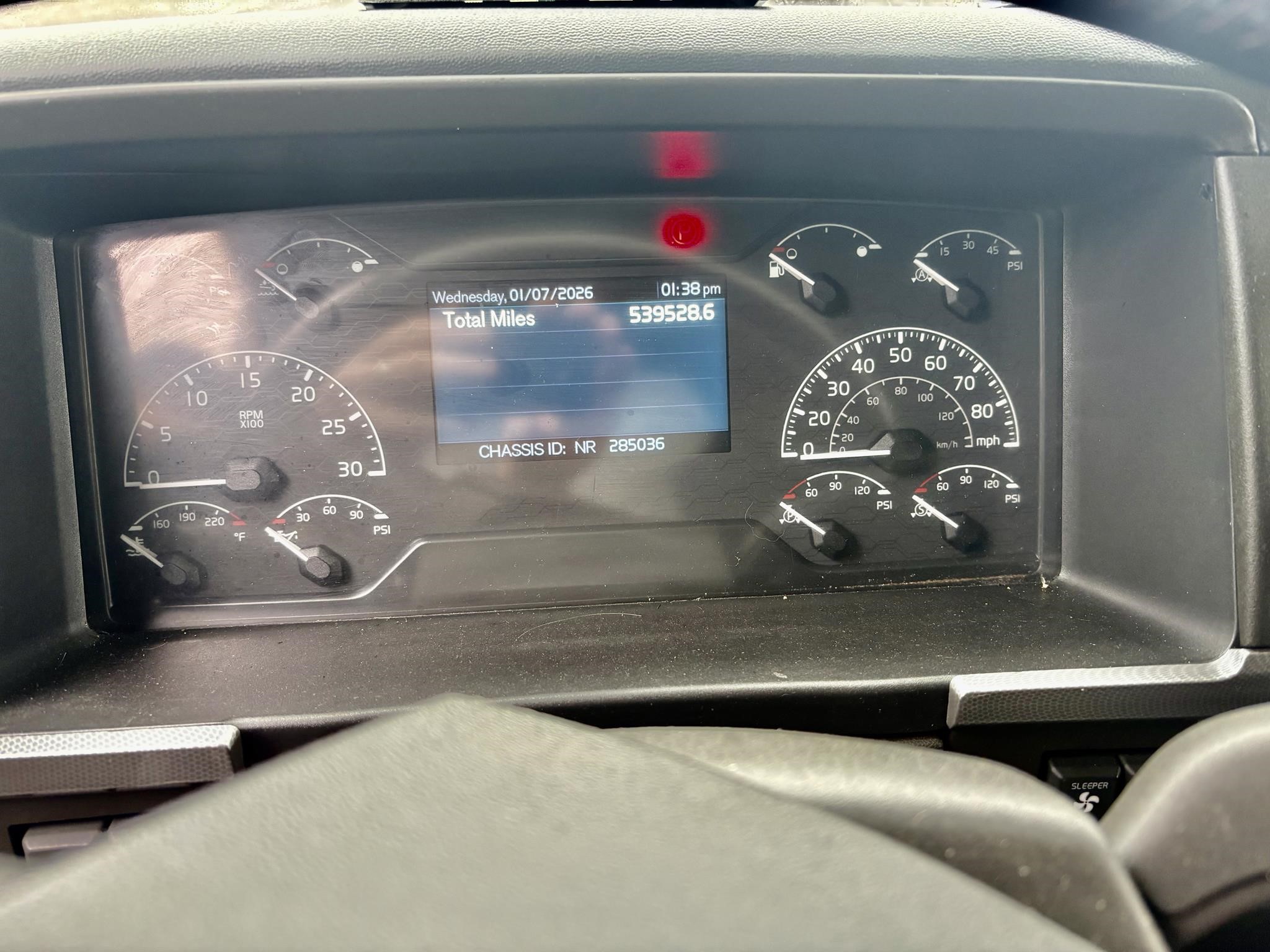 2022 VOLVO VNL64T760 2022 VOLVO VNL64T760 - image 5 of 6