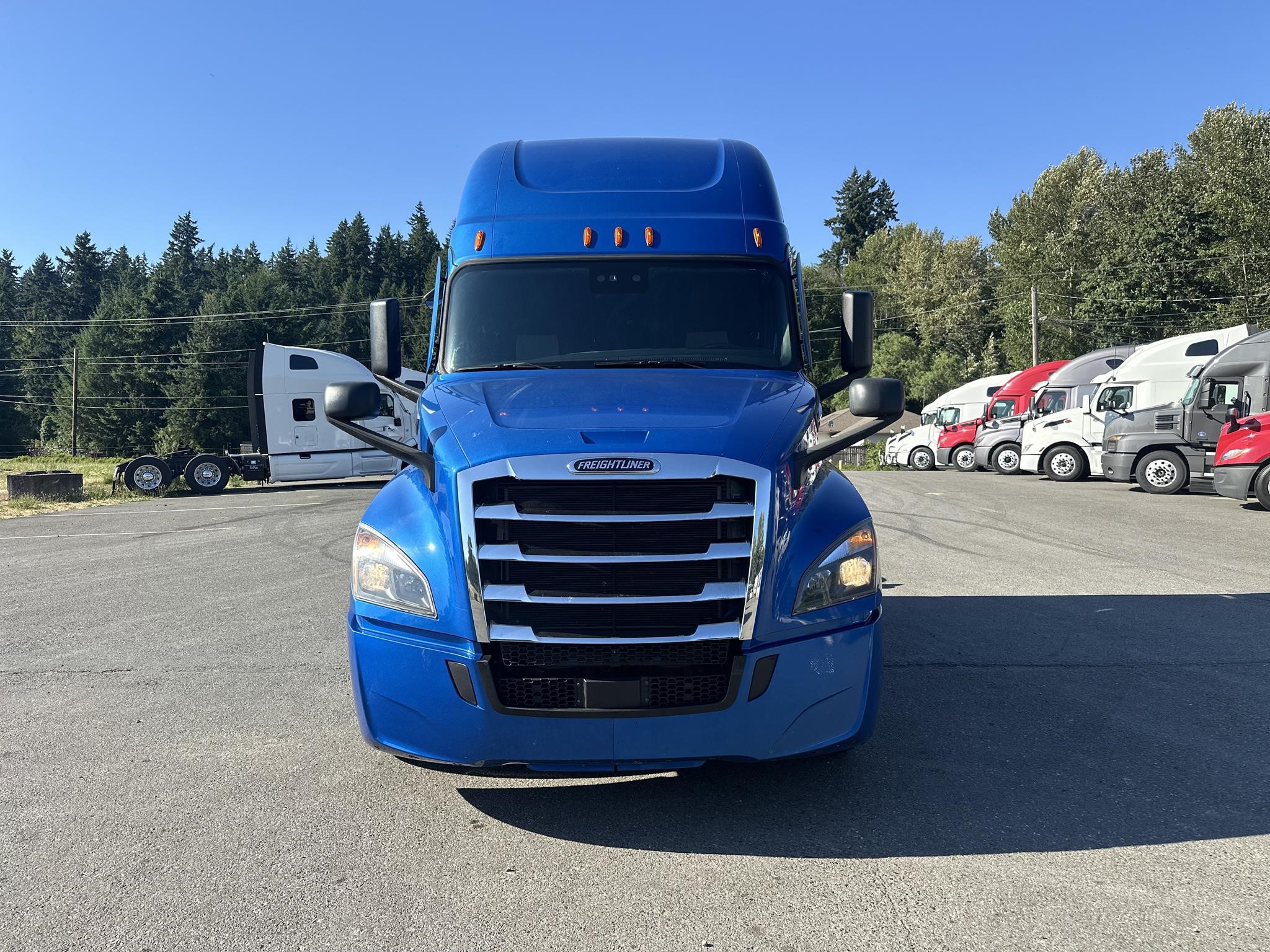 2020 FREIGHTLINER CASCADIA 126 2020 FREIGHTLINER CASCADIA 126 - image 2 of 6