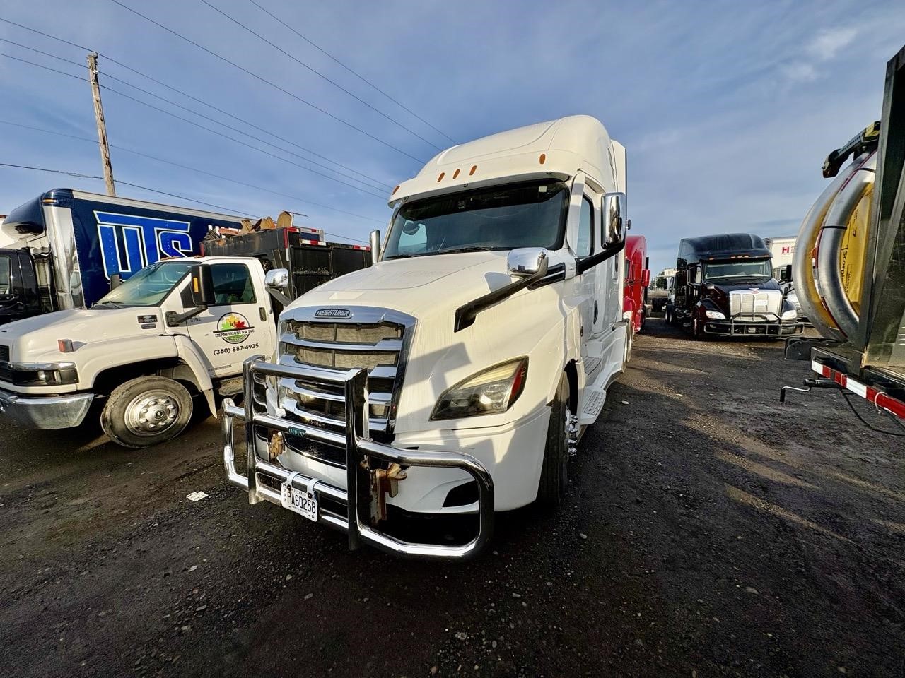 2021 FREIGHTLINER CASCADIA 126 2021 FREIGHTLINER CASCADIA 126 - image 1 of 6
