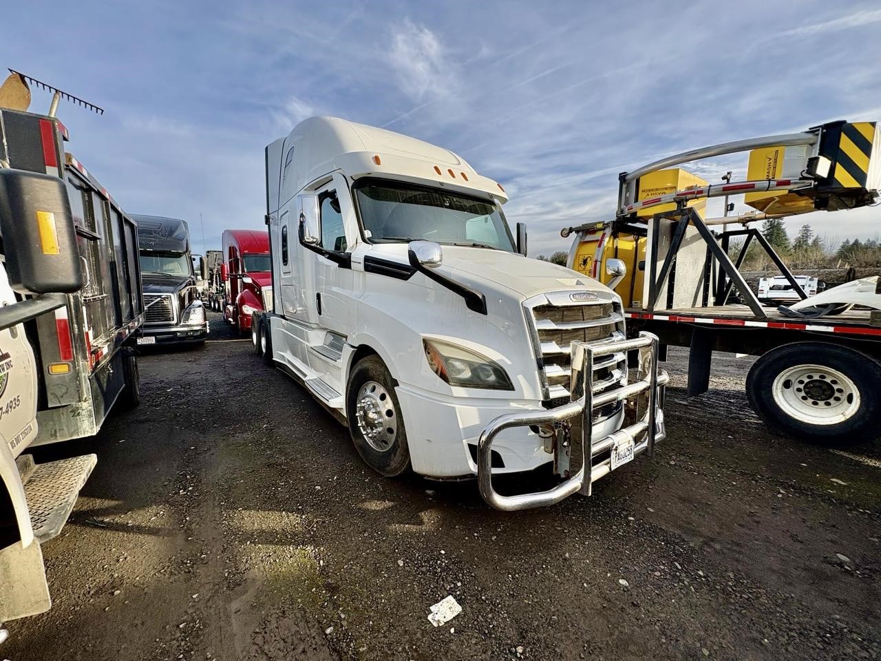 2021 FREIGHTLINER CASCADIA 126 2021 FREIGHTLINER CASCADIA 126 - image 2 of 6
