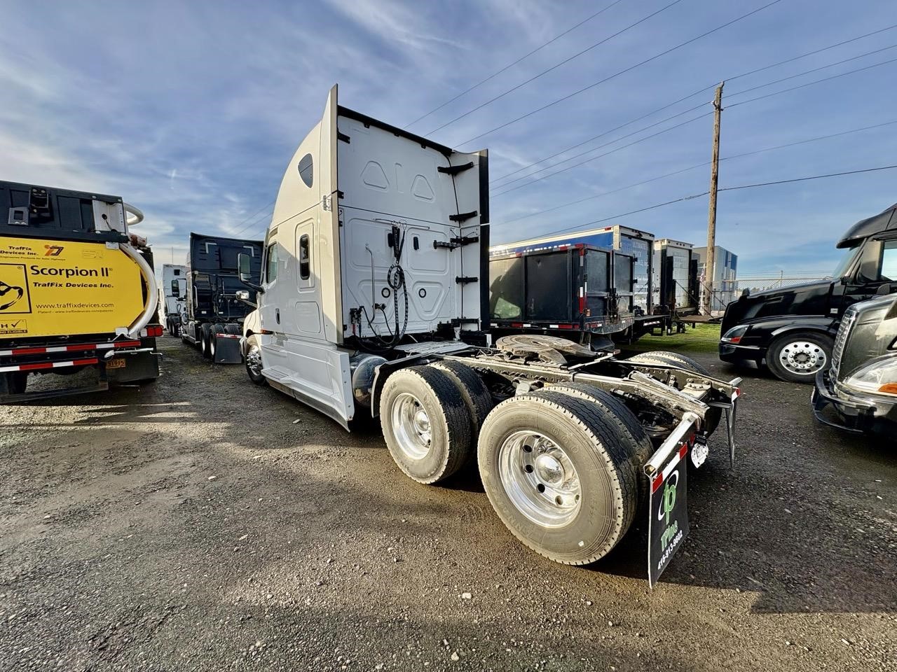 2021 FREIGHTLINER CASCADIA 126 2021 FREIGHTLINER CASCADIA 126 - image 4 of 6
