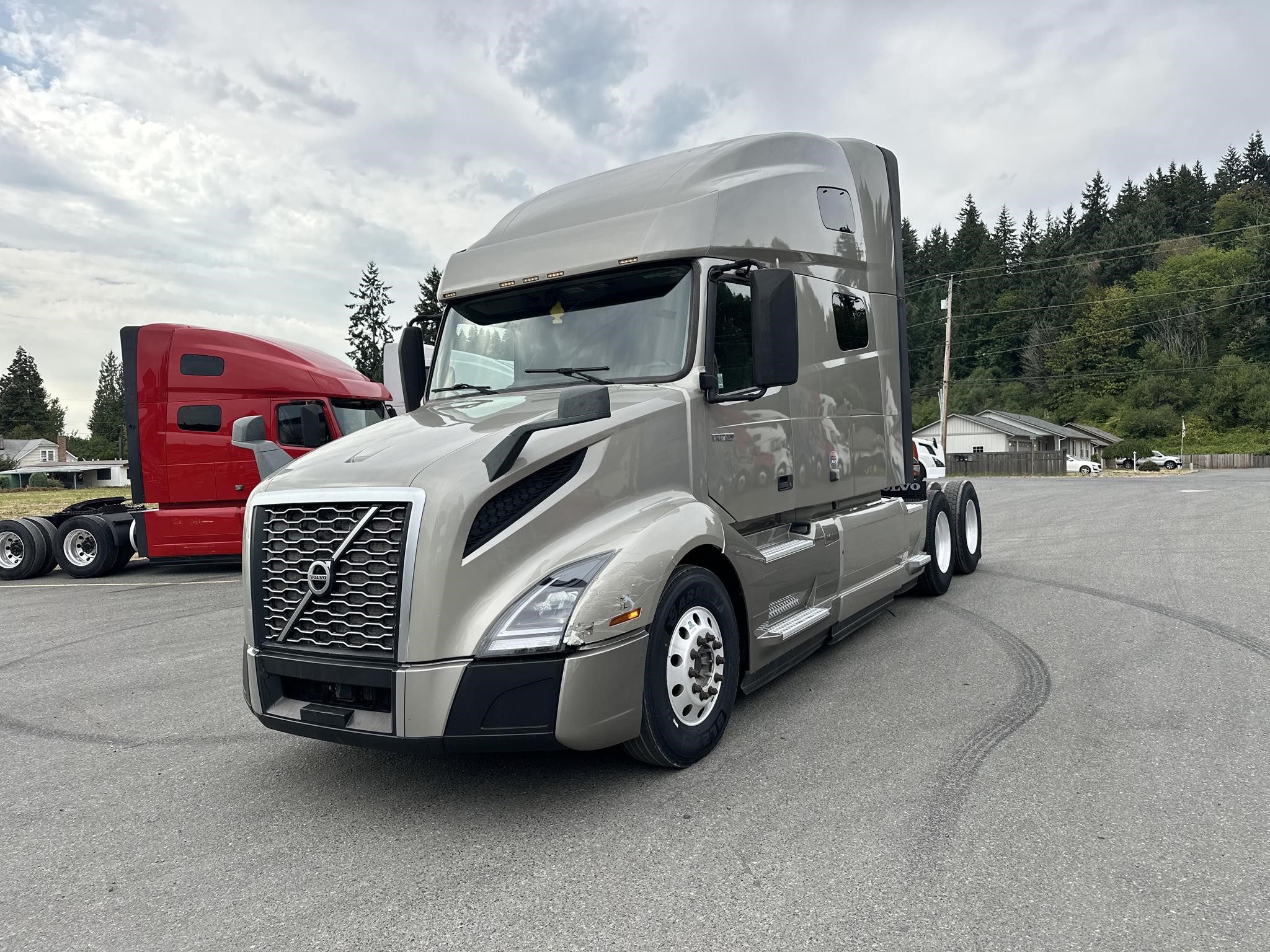 2020 Volvo - image 2