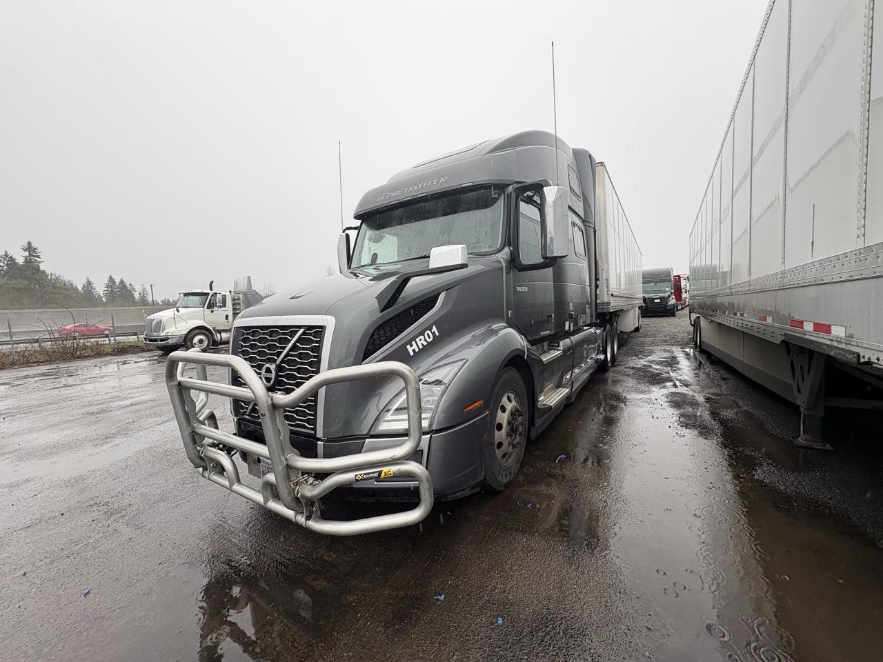 2022 Volvo - image 3