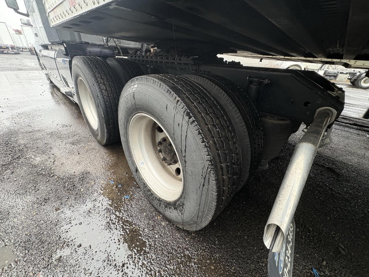 2022 VOLVO VNL64T860 11008694735 2022 VOLVO VNL64T860 11008694735