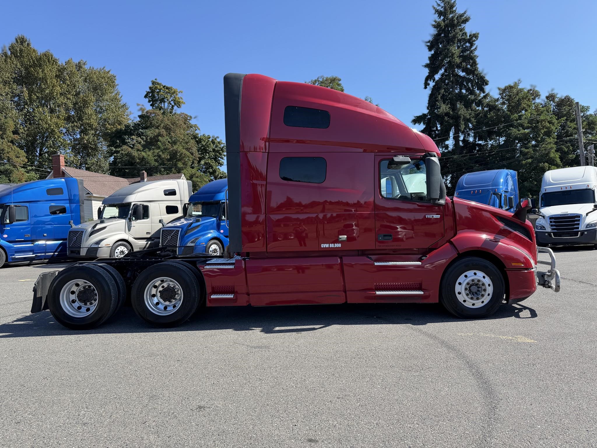 2019 VOLVO VNL64T670 - image 4 of 6