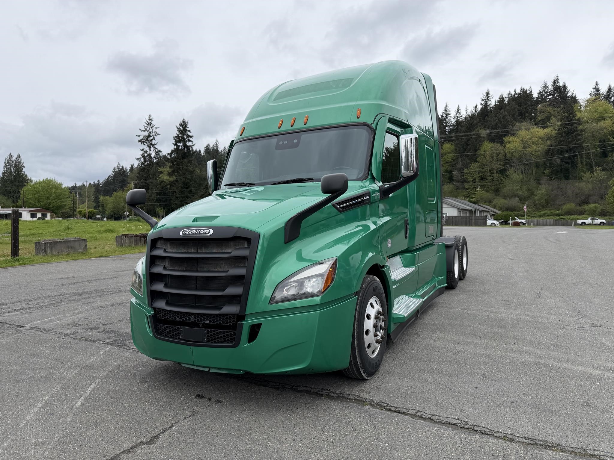 2022 FREIGHTLINER CASCADIA 126 - image 1 of 6