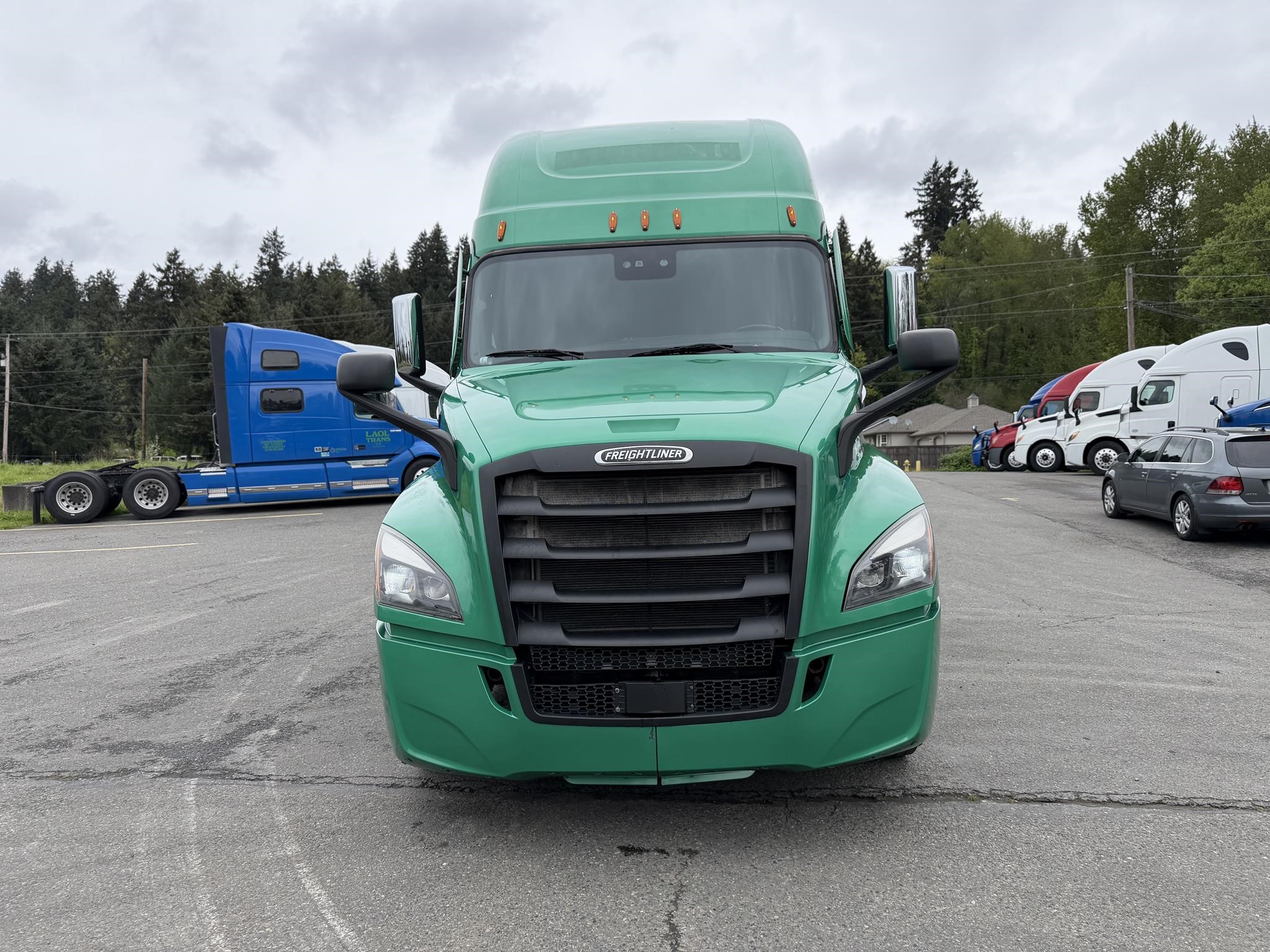 2022 FREIGHTLINER CASCADIA 126 - image 2 of 6