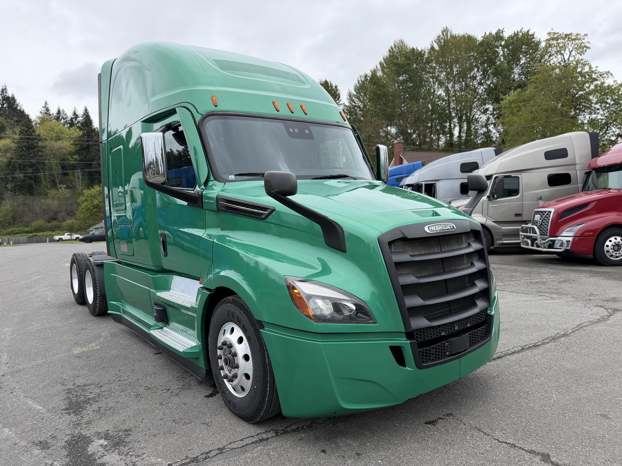2022 FREIGHTLINER CASCADIA 126 - image 3 of 6