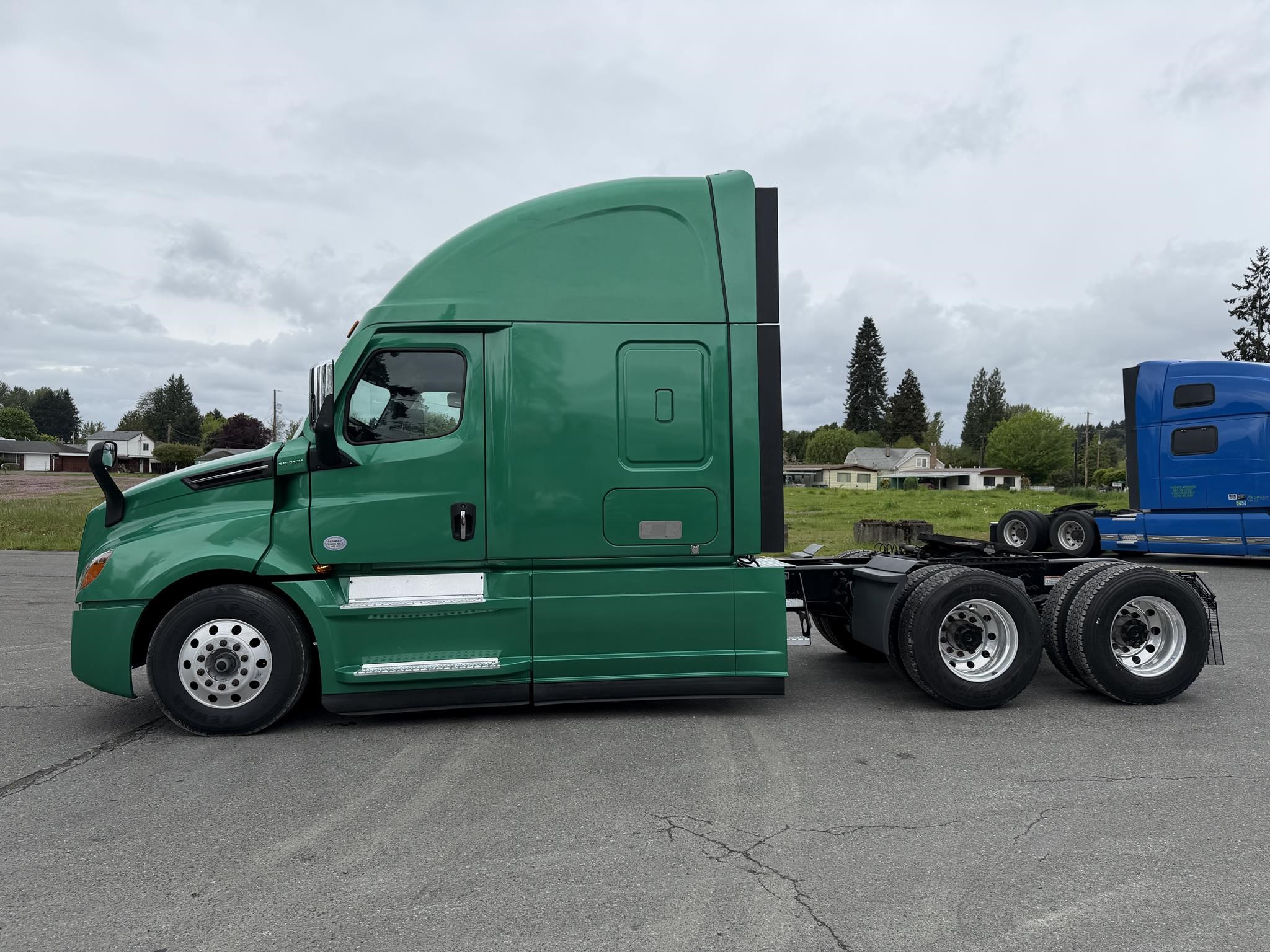 2022 FREIGHTLINER CASCADIA 126 - image 5 of 6