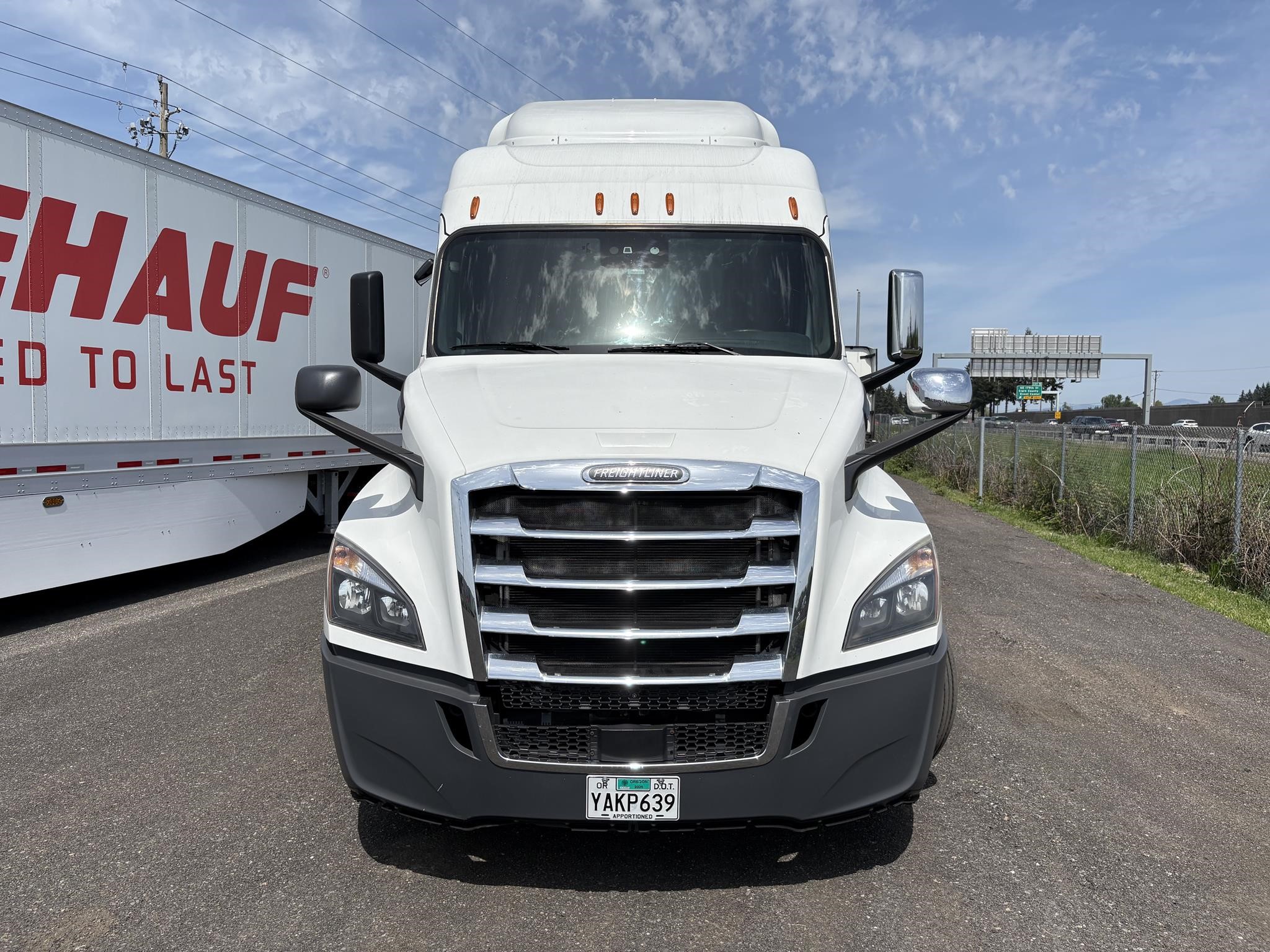 2020 FREIGHTLINER CASCADIA 113 - image 3 of 6