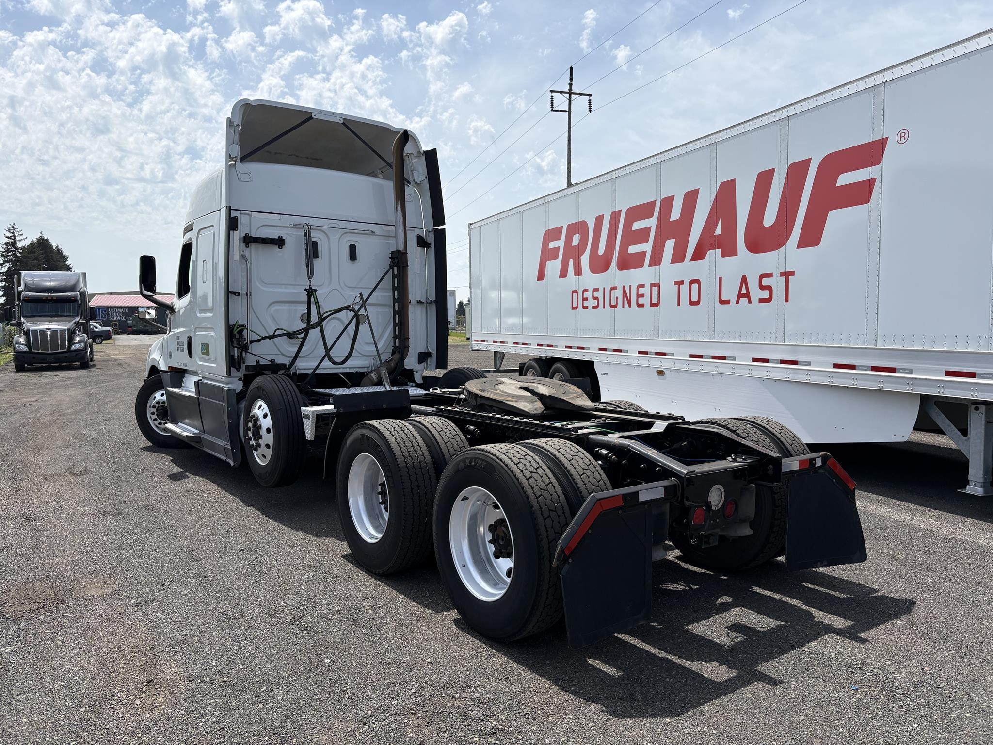 2020 FREIGHTLINER CASCADIA 113 - image 5 of 6