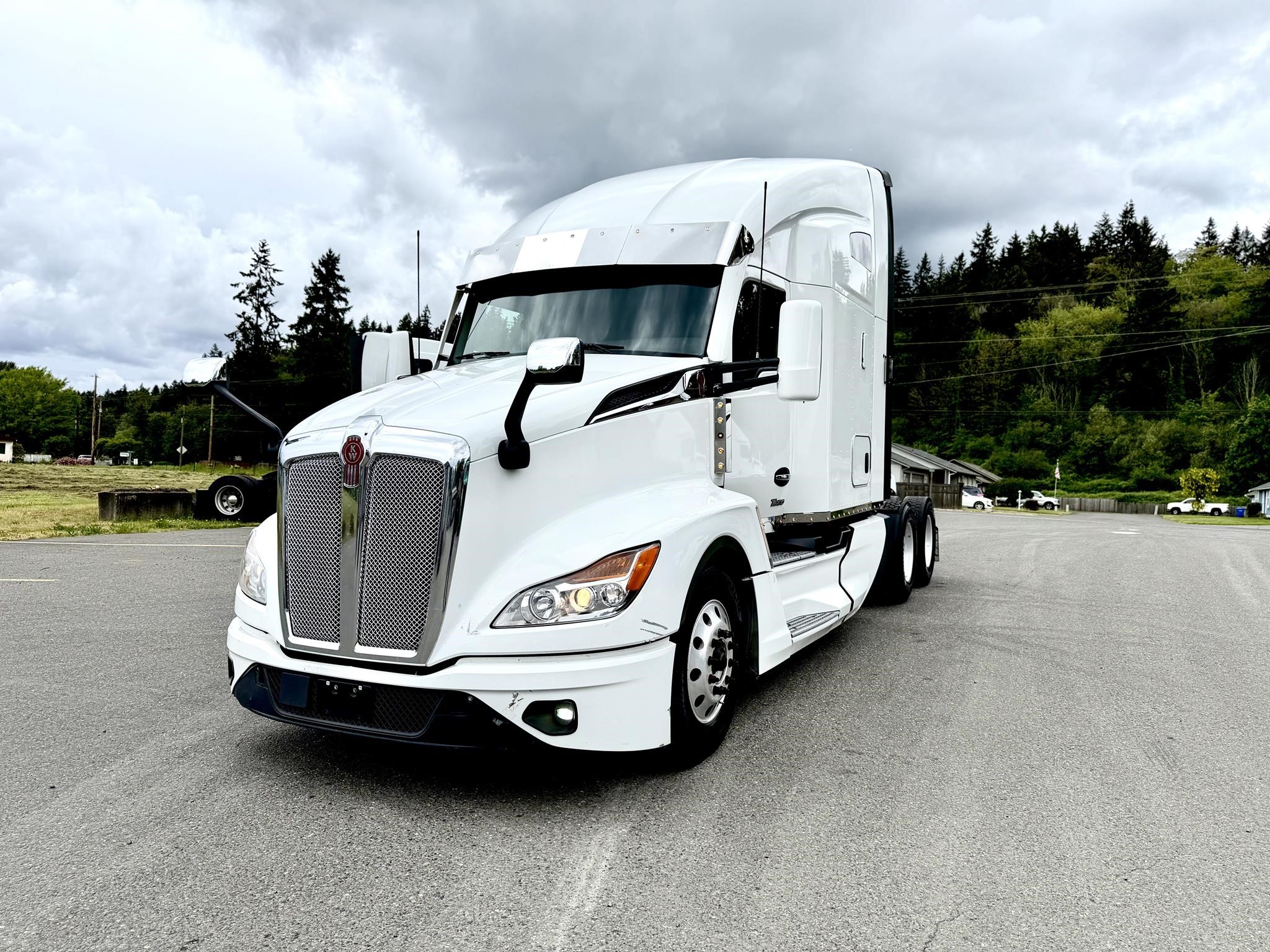 2023 KENWORTH T680 2023 KENWORTH T680 - image 1 of 6