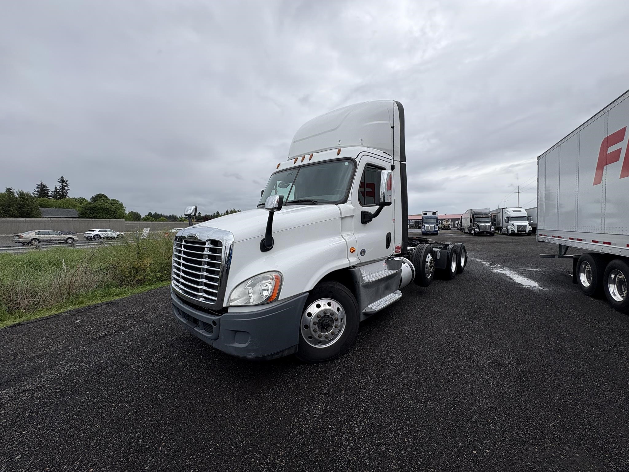 2020 FREIGHTLINER CASCADIA 125 2020 FREIGHTLINER CASCADIA 125 - image 2 of 6