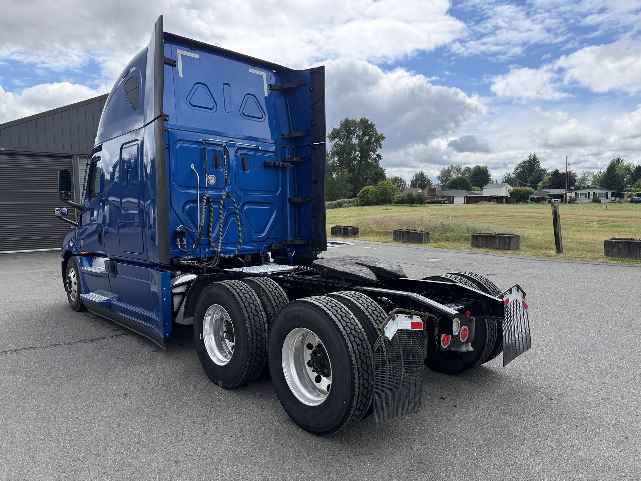 2022 FREIGHTLINER CASCADIA 126 11025215536 2022 FREIGHTLINER CASCADIA 126 11025215536
